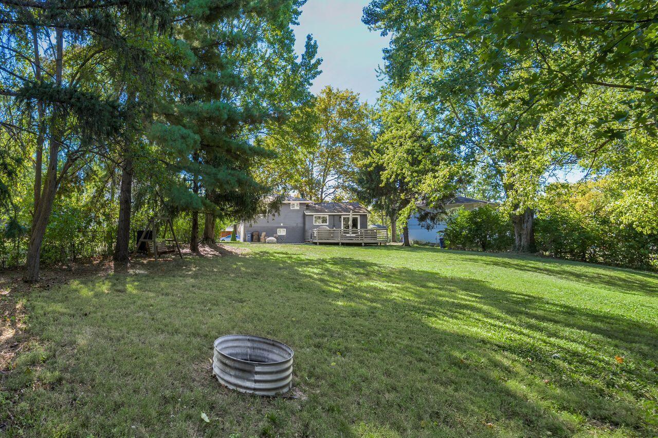 Photo 8 of 33 of 6467 Montford Road W house