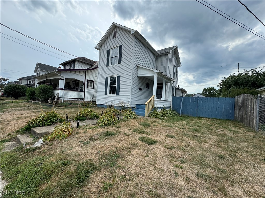 Photo 2 of 21 of 437 Schaum Avenue house