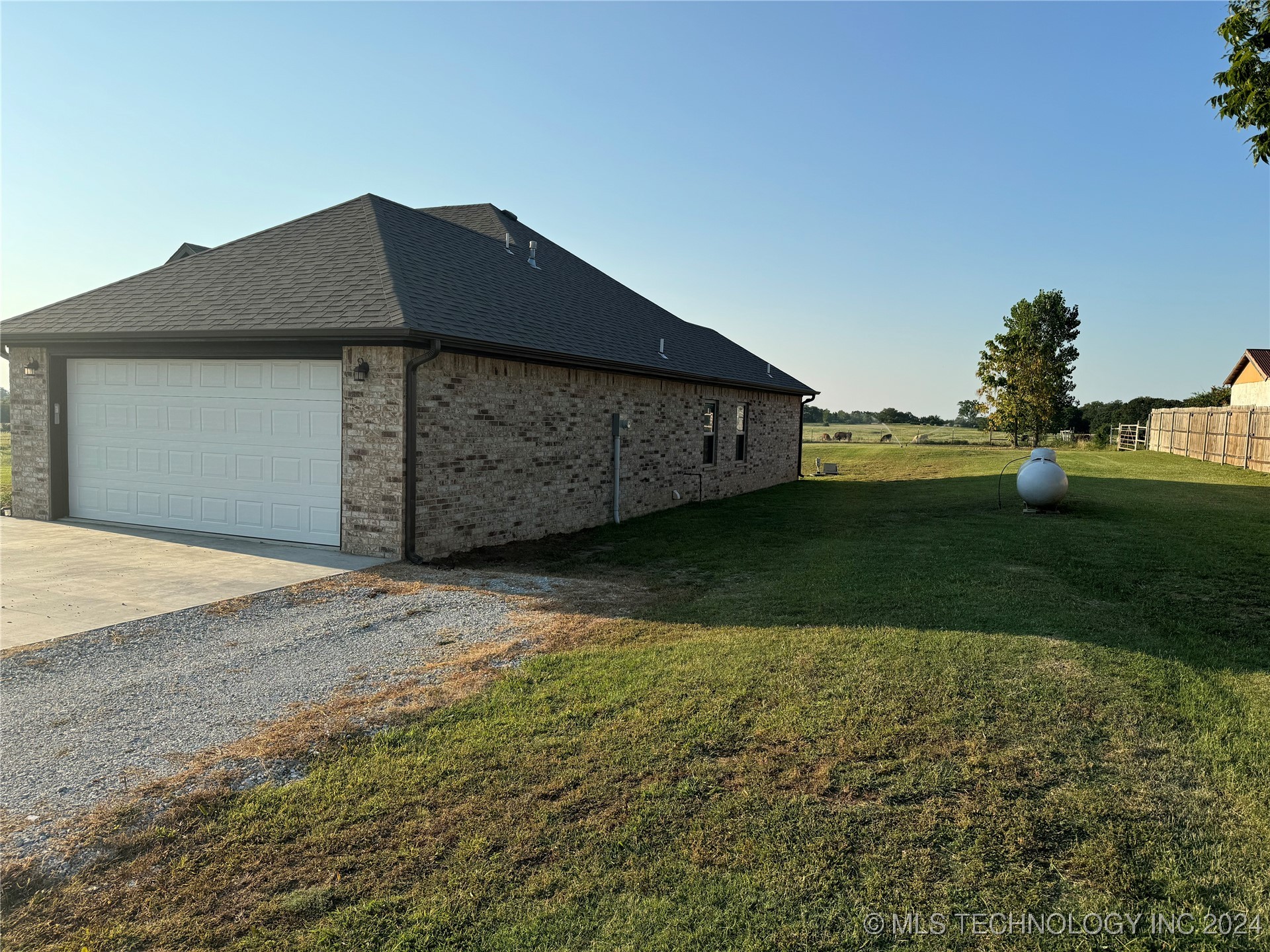 Photo 6 of 38 of 10464 County Road 1510 house