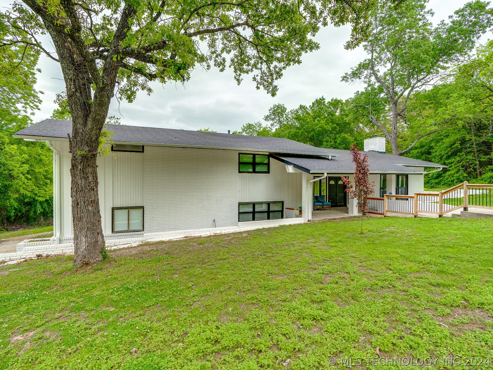 Photo 4 of 34 of 1414 Chickasaw Place house