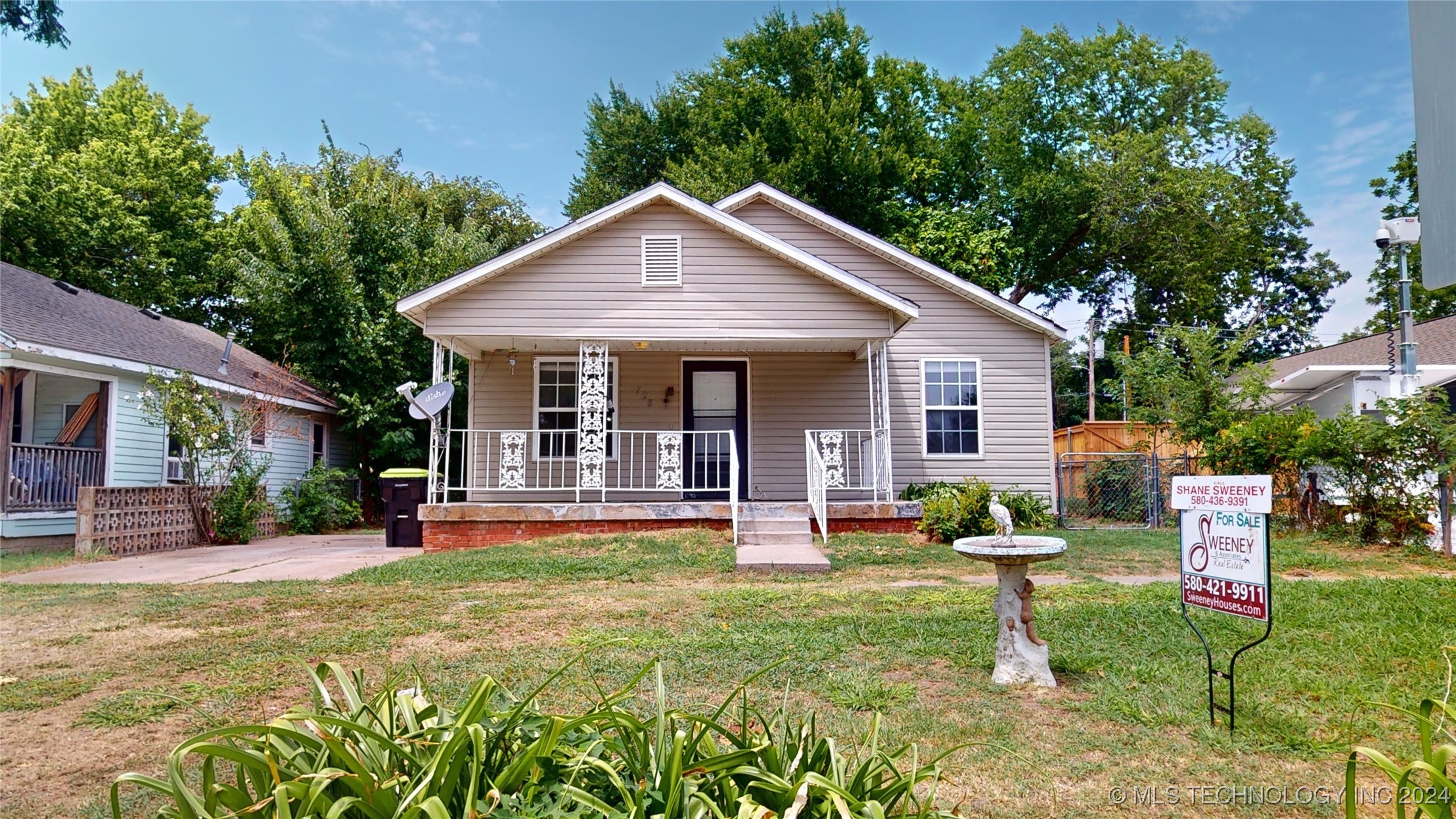 Photo 1 of 20 of 728 W 10th Street house