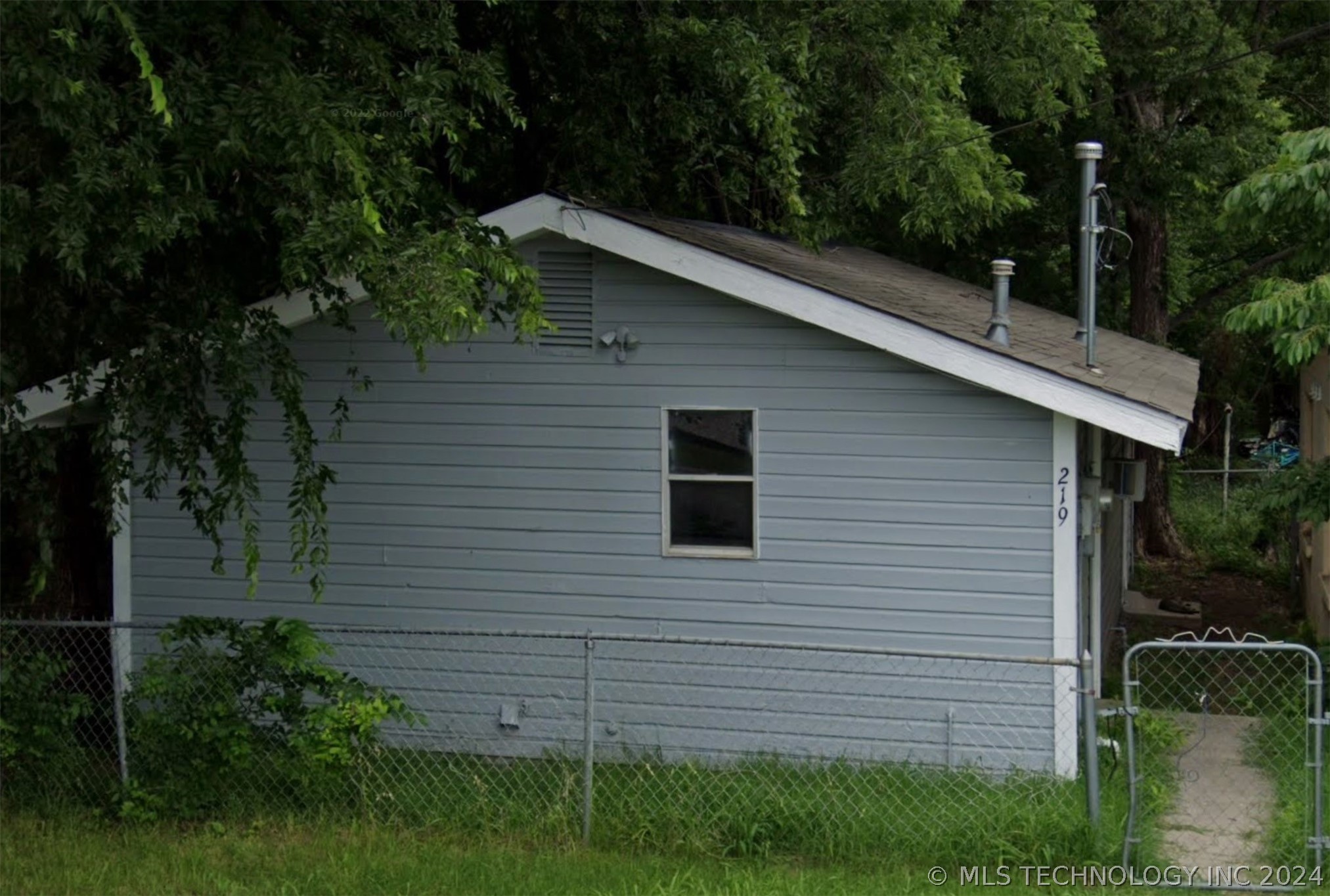 Photo 3 of 3 of 221 SE D Street house