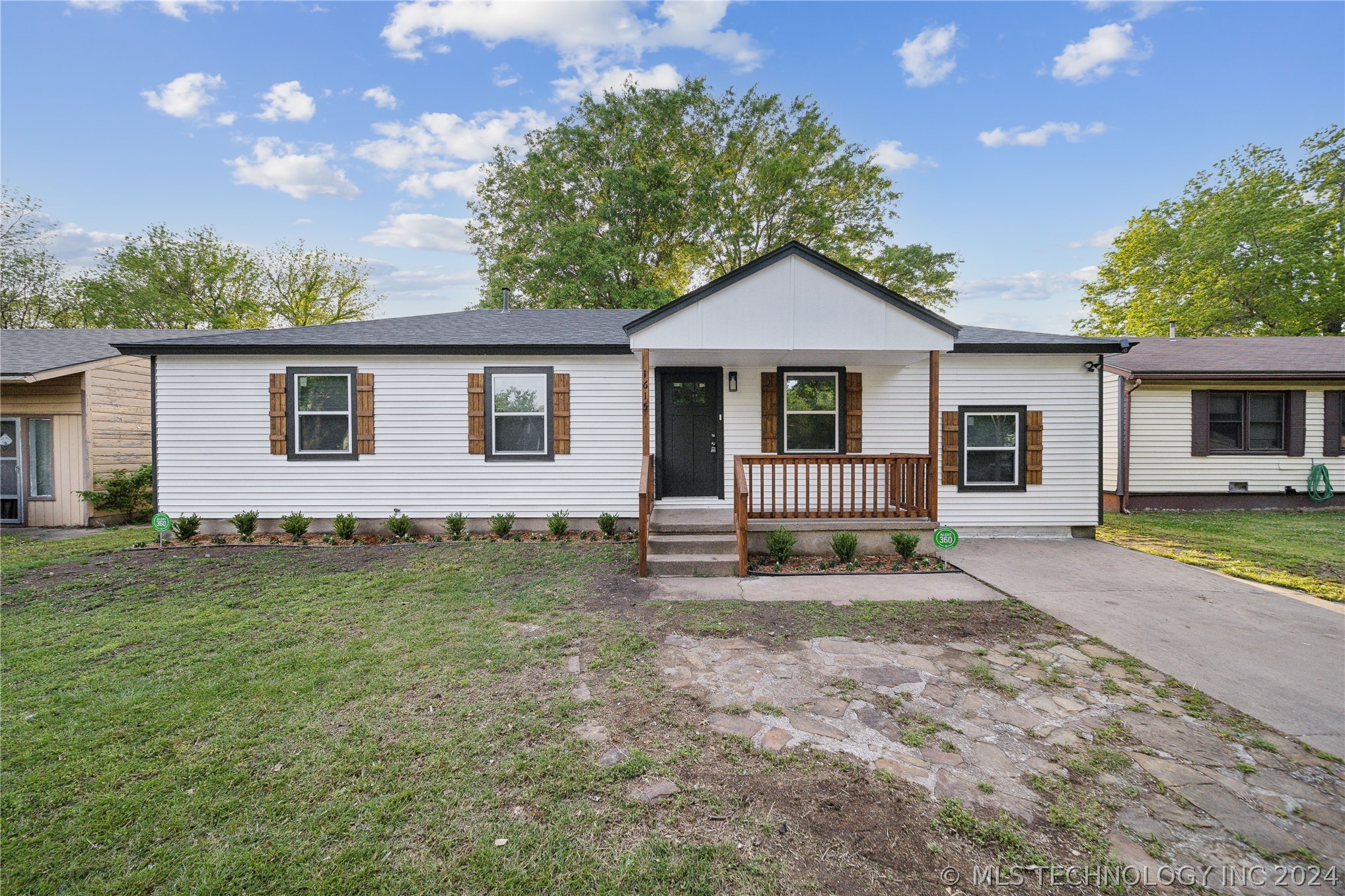 Photo 1 of 19 of 1665 SW Oklahoma Avenue house