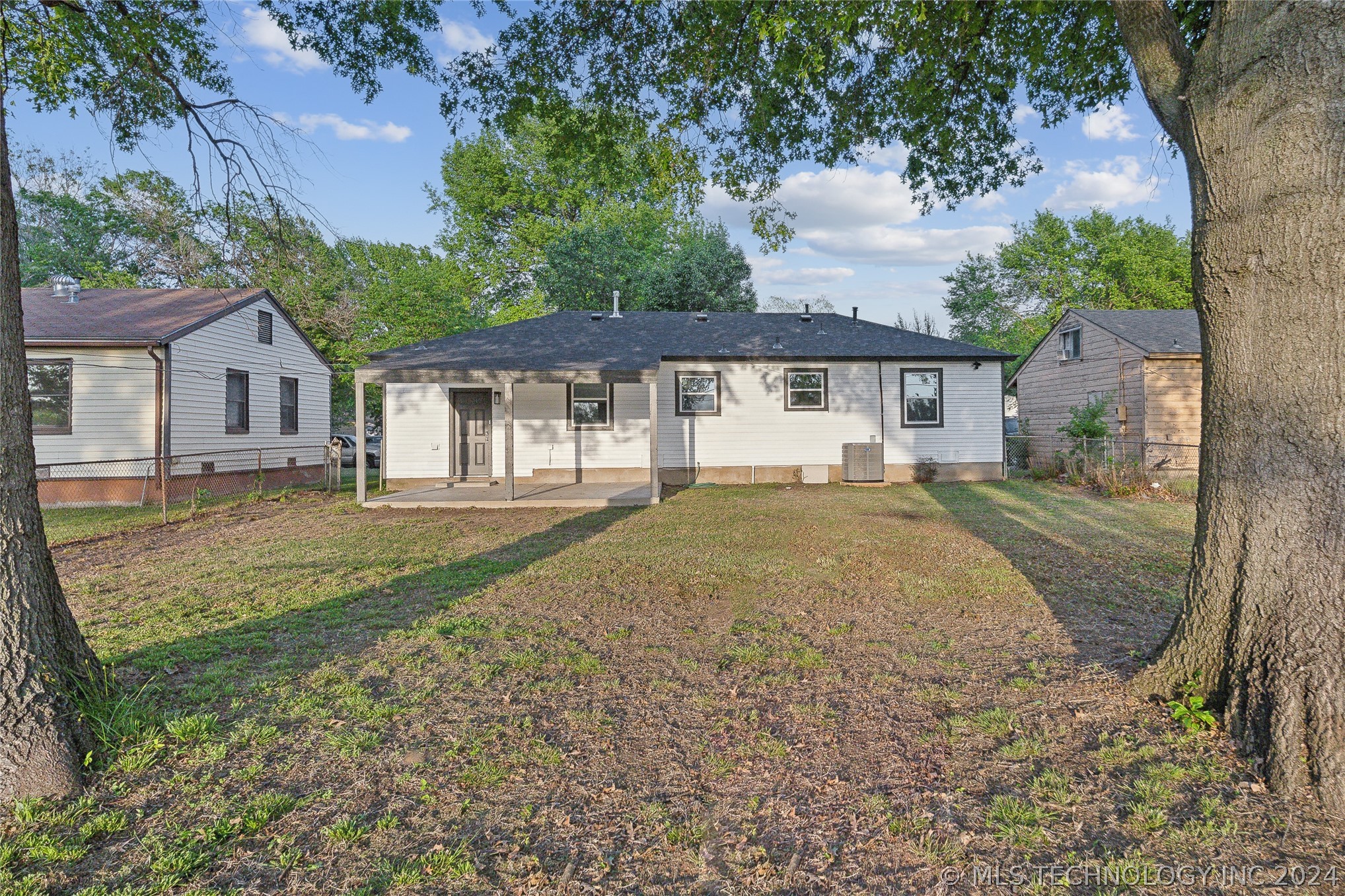 Photo 18 of 19 of 1665 SW Oklahoma Avenue house