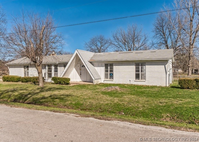 Photo 5 of 21 of 9005 E 176th Street S house