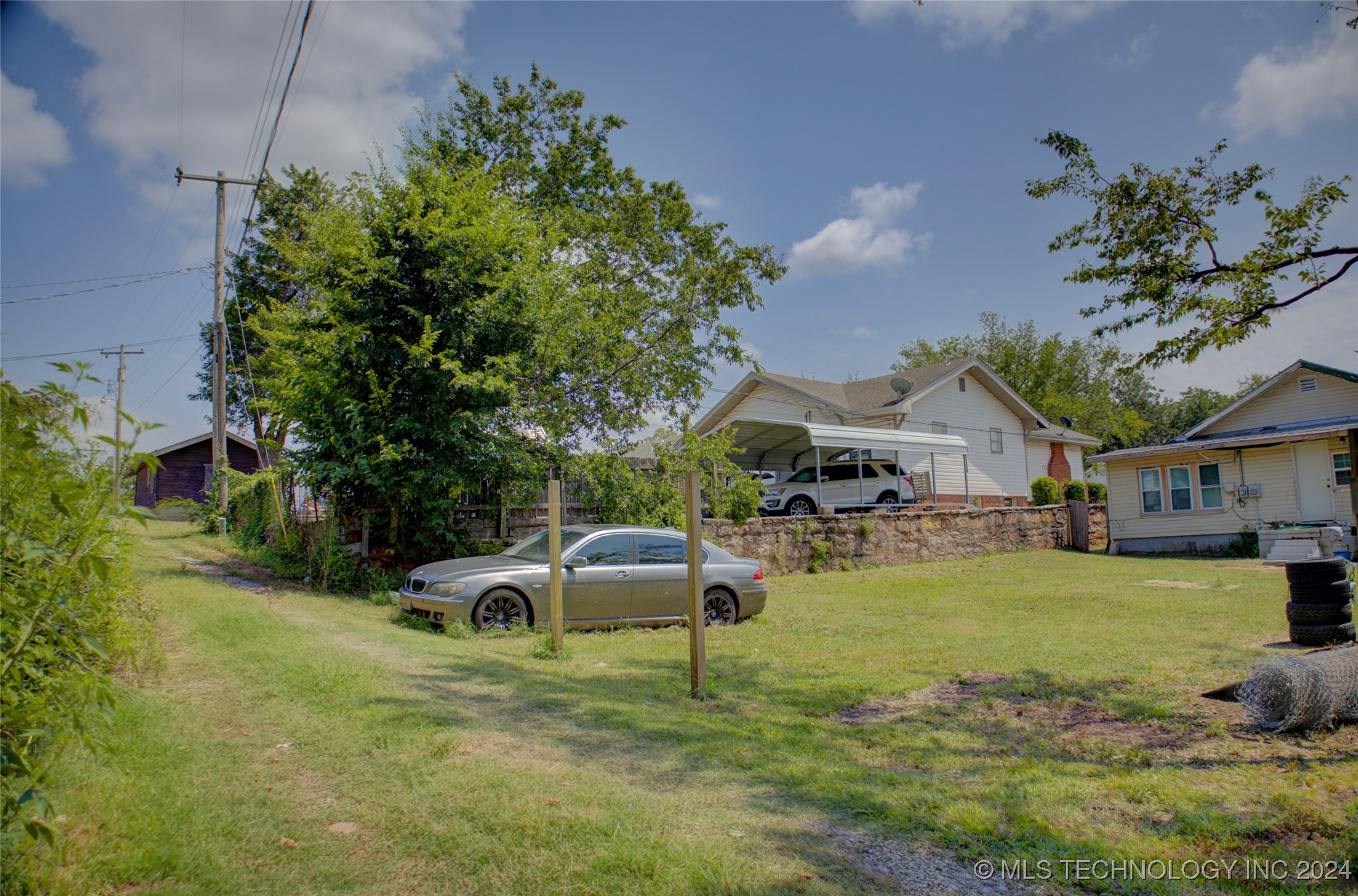 Photo 4 of 4 of 411 W 9th Avenue house