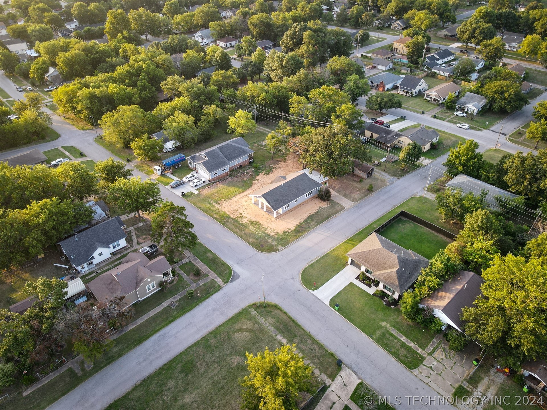 Photo 21 of 21 of 420 W 8th Avenue house