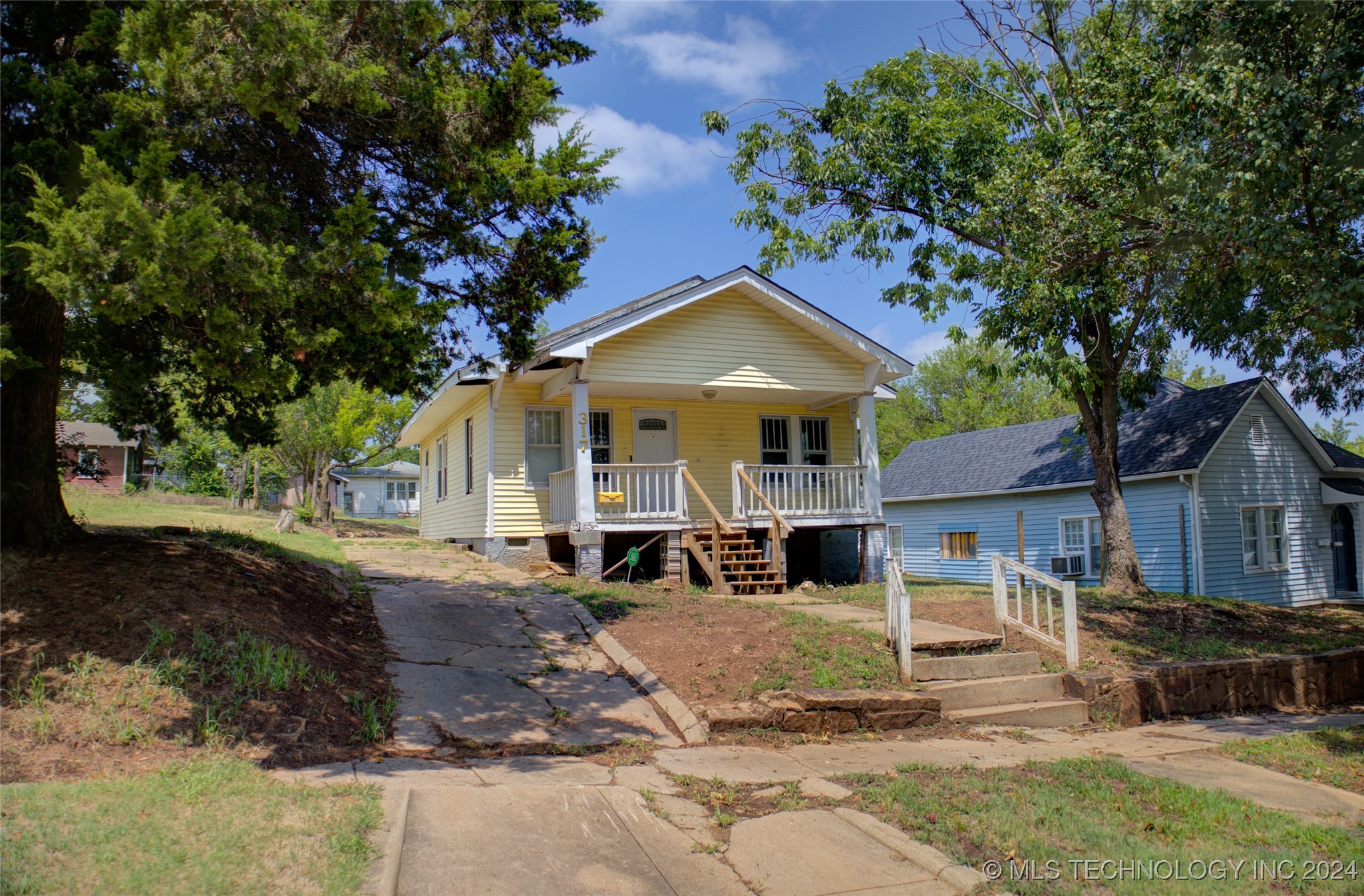 Photo 1 of 5 of 317 W 9th Avenue house