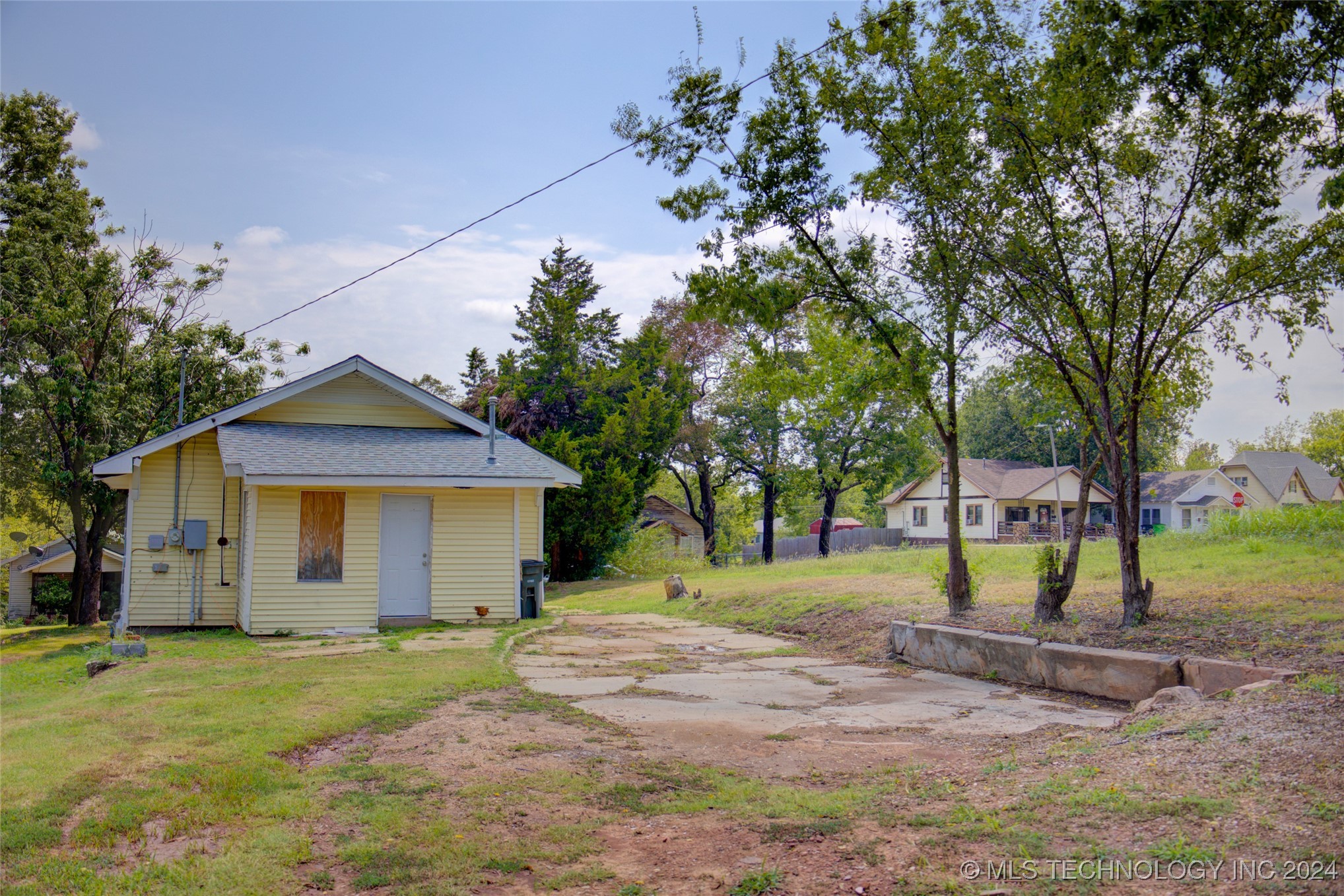 Photo 3 of 5 of 317 W 9th Avenue house