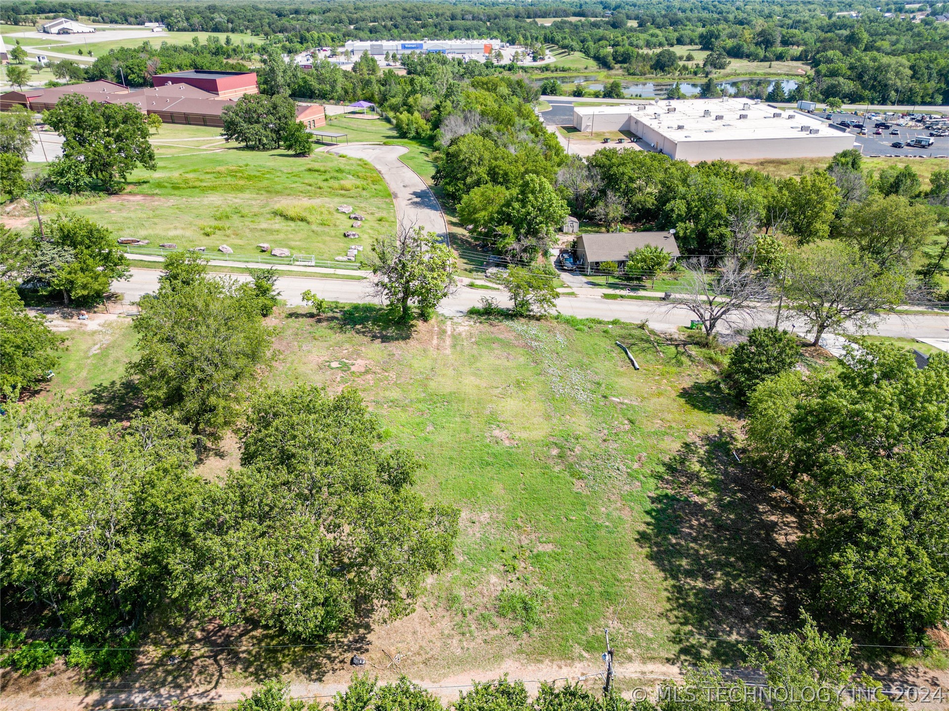 Photo 3 of 12 of 226 W 12th Avenue land