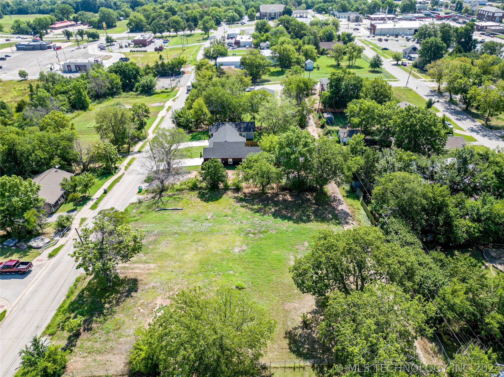 Photo 4 of 12 of 226 W 12th Avenue land