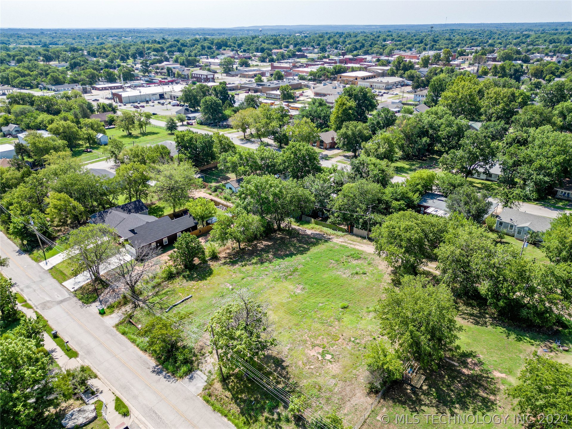 Photo 5 of 12 of 226 W 12th Avenue land