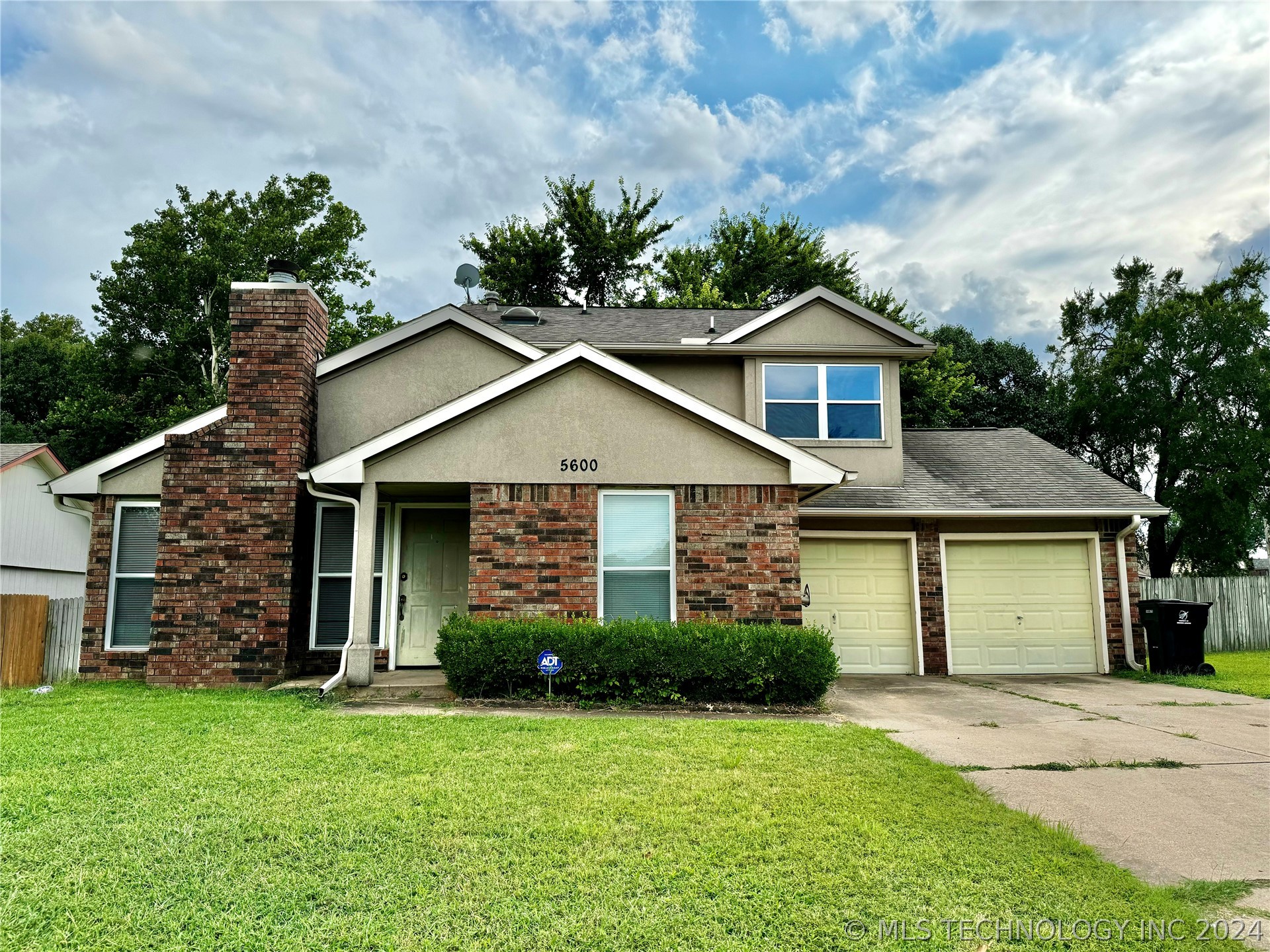 Photo 1 of 17 of 5600 S Juniper Avenue house