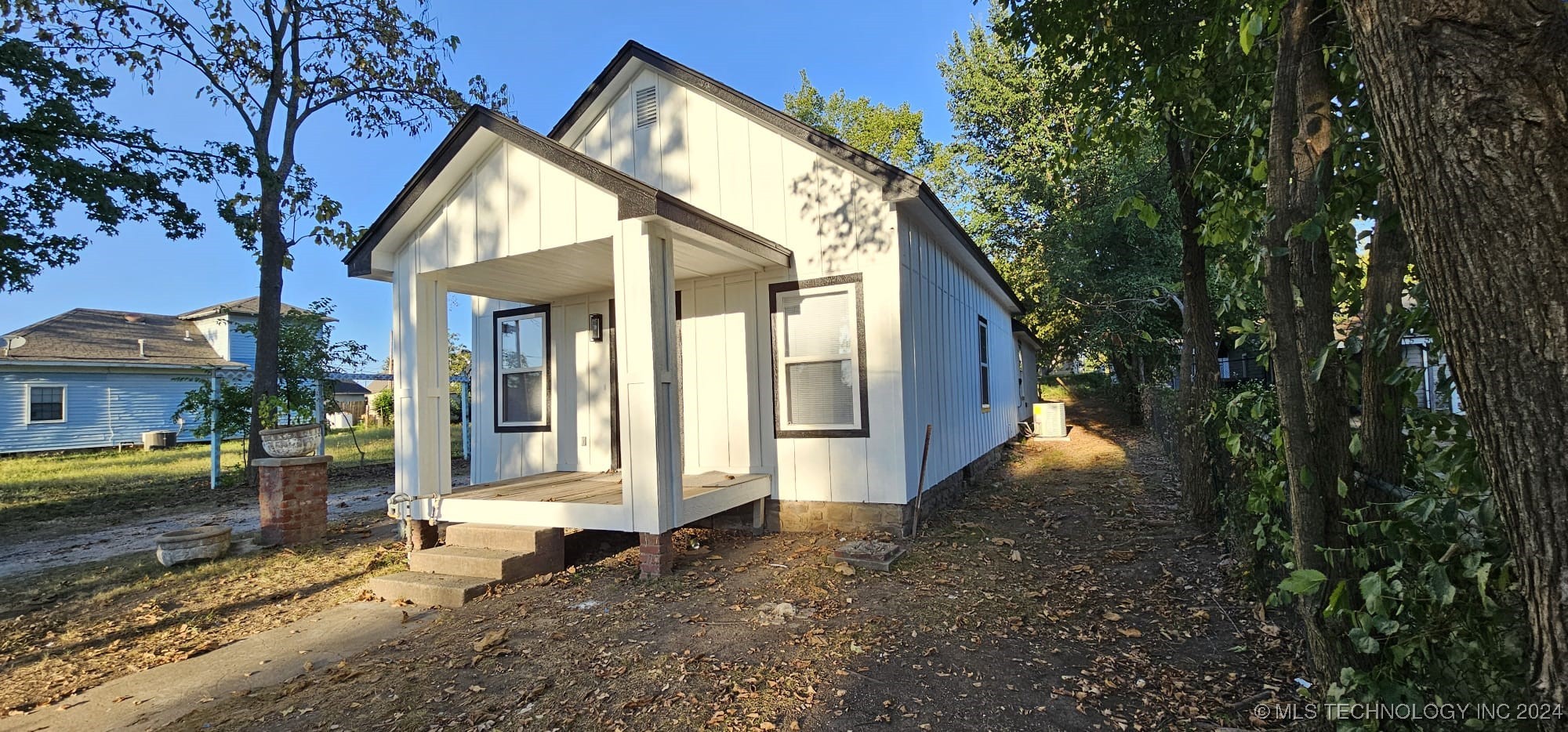 Photo 5 of 23 of 548 S MARYLAND Avenue house