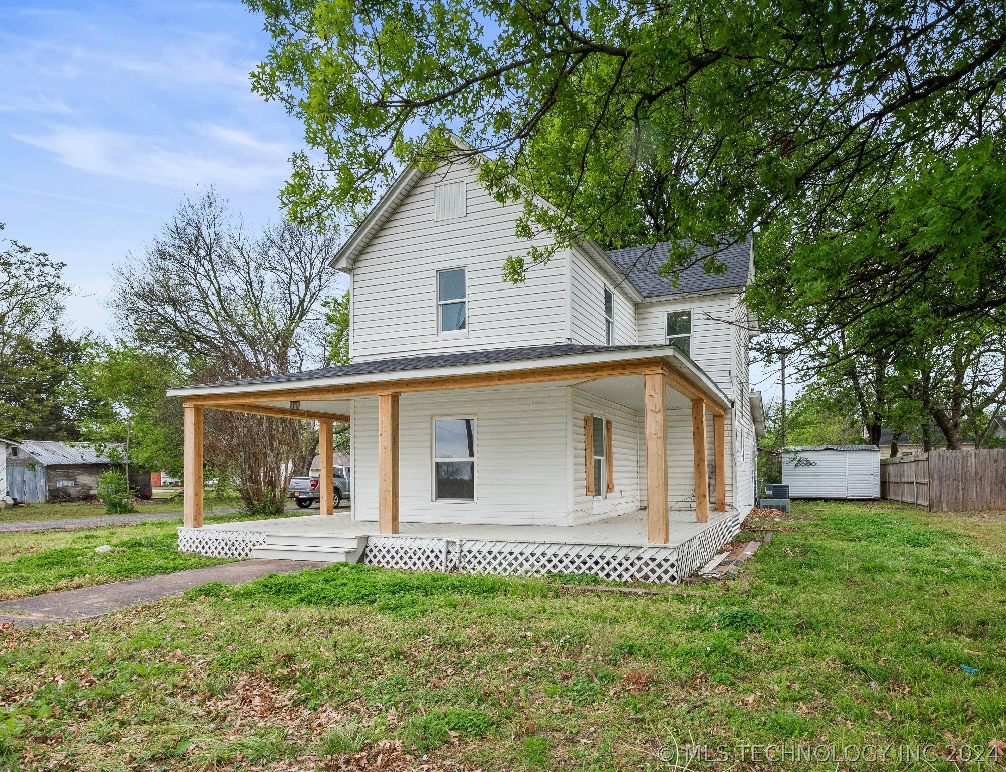 Photo 4 of 28 of 119 S Nome Avenue house