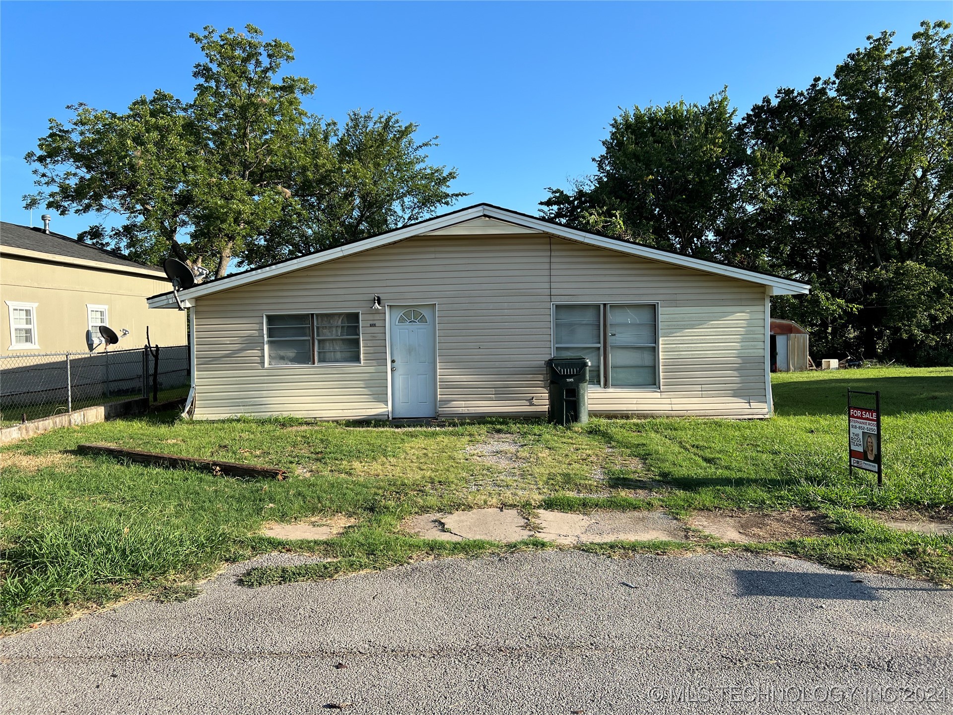 Photo 1 of 14 of 733 E 4th Street house