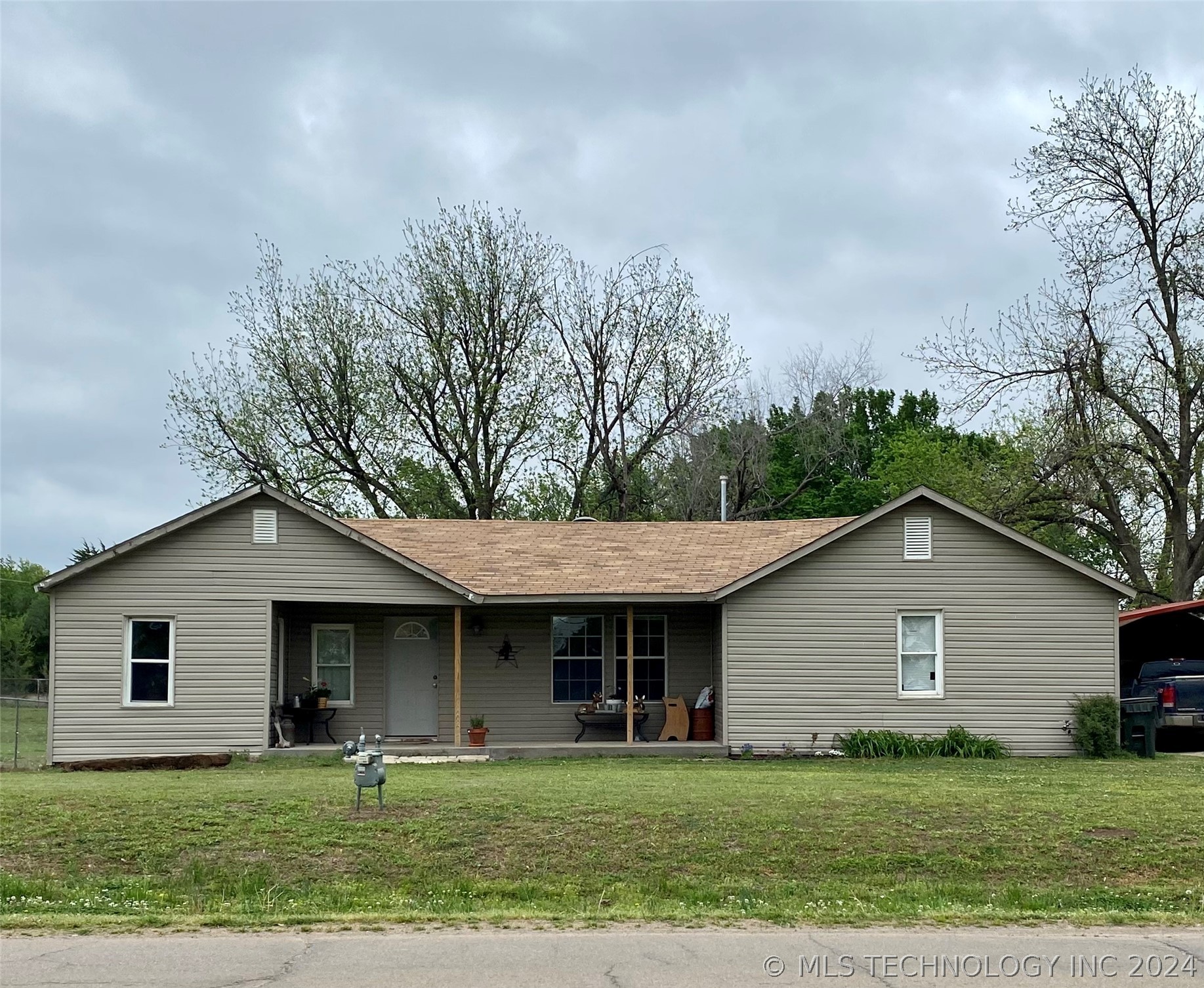 Photo 1 of 17 of 1038 S Little Avenue house