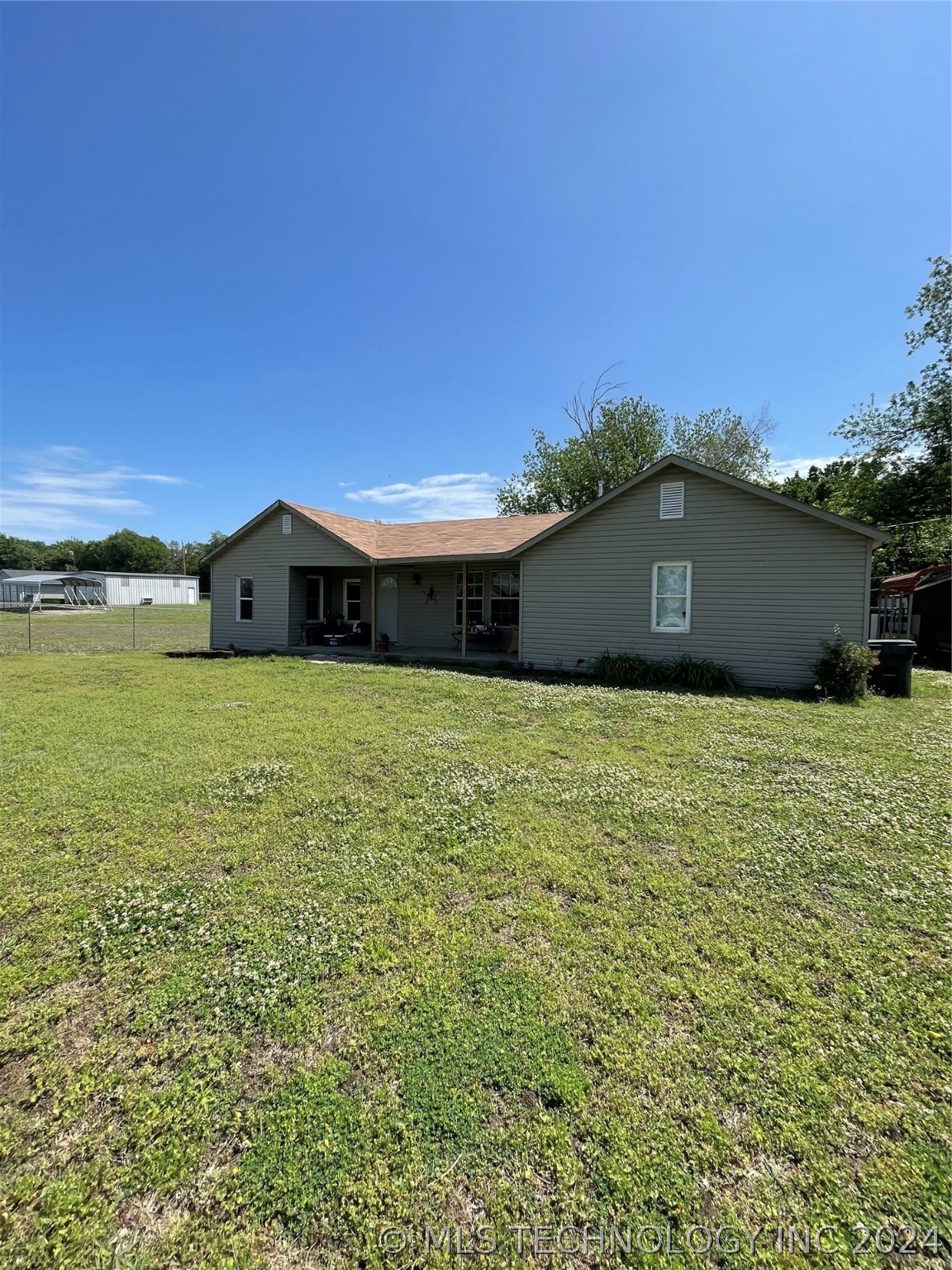 Photo 3 of 17 of 1038 S Little Avenue house