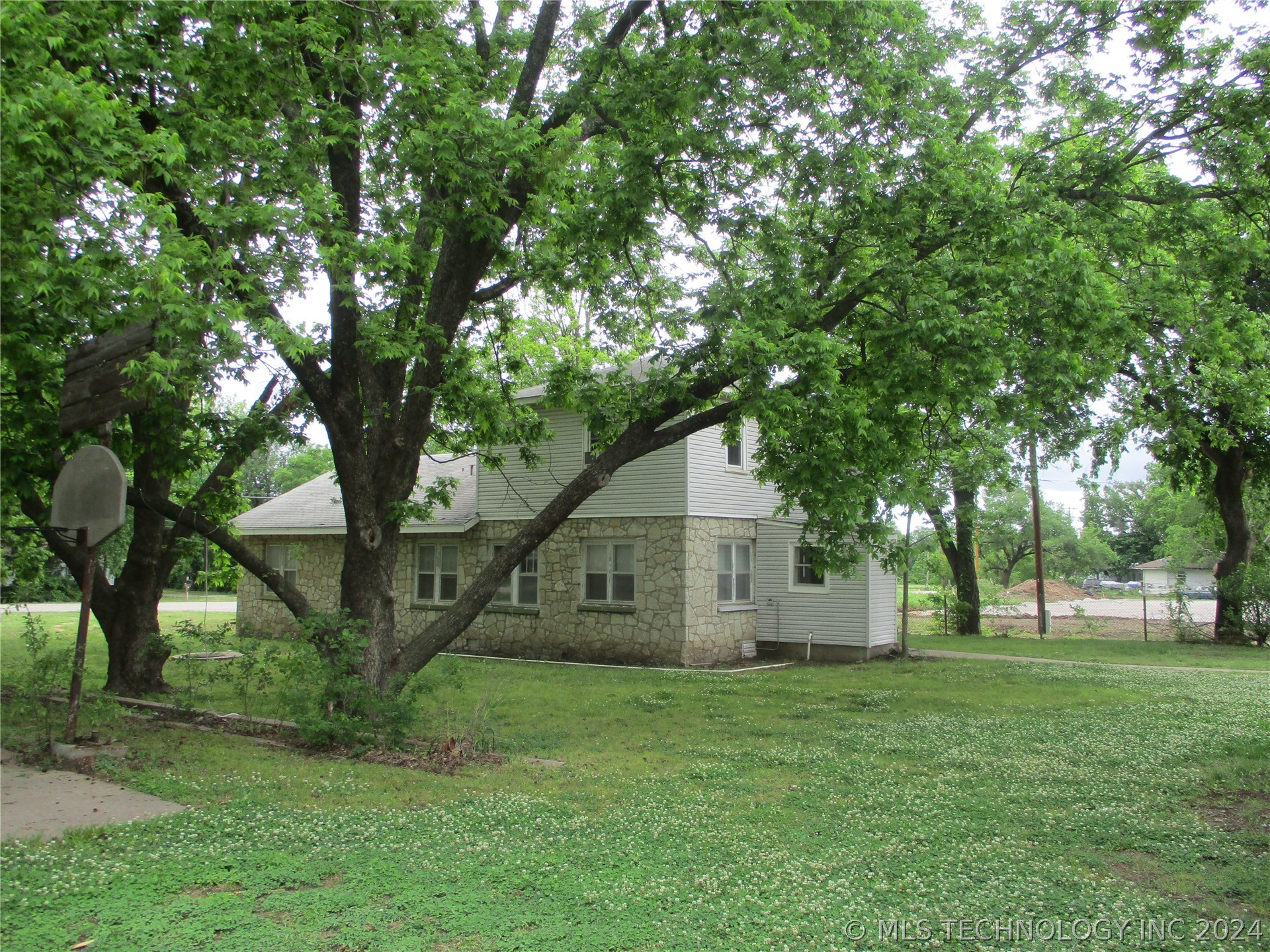 Photo 47 of 48 of 1612 N Little Avenue house