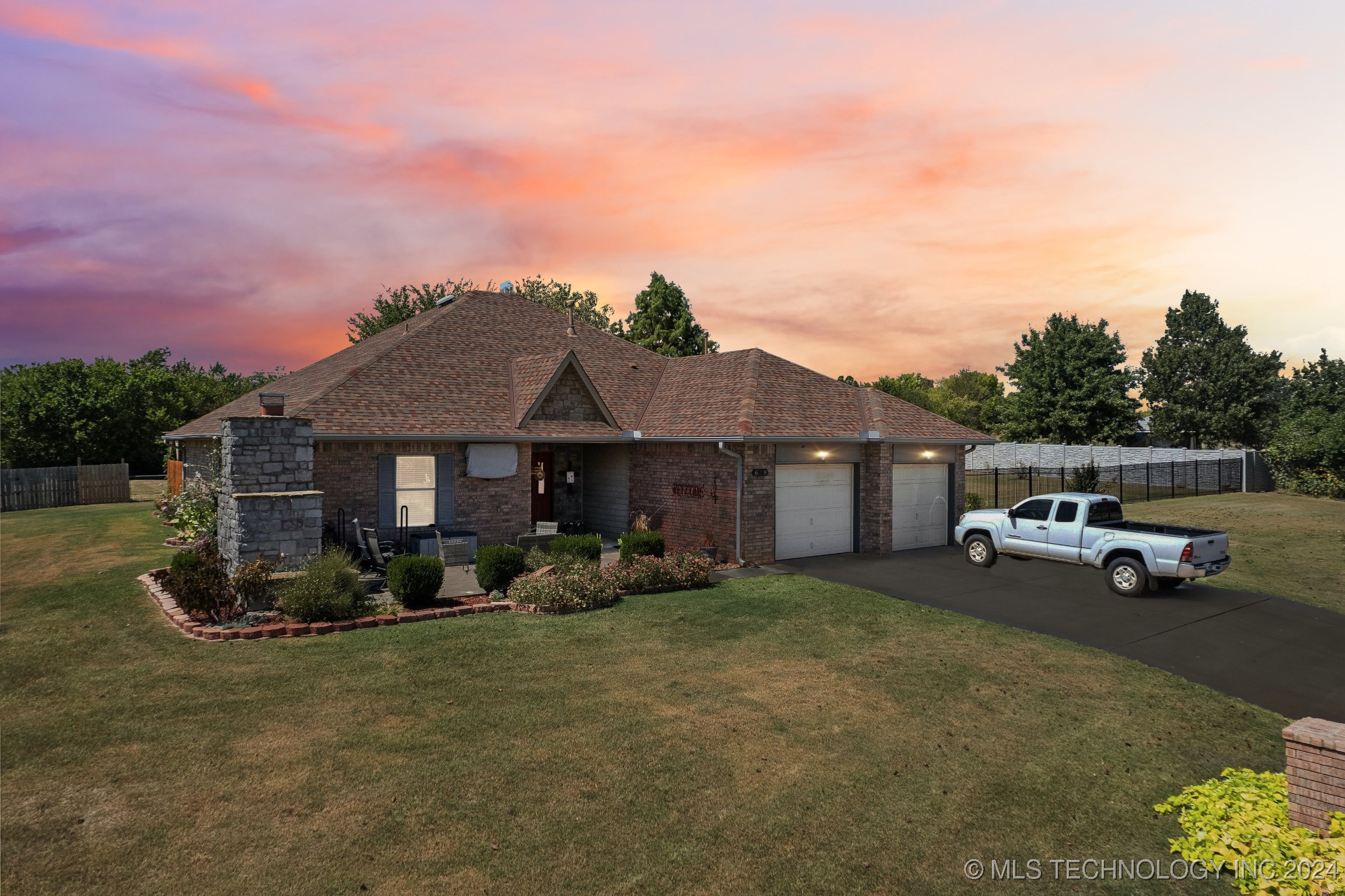 Photo 6 of 42 of 619 S Timberridge Drive house