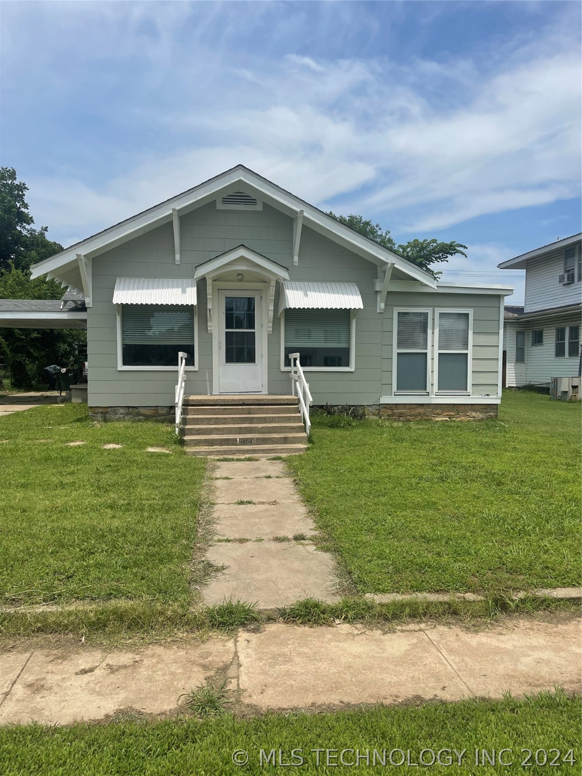 Photo 1 of 29 of 814 E Broadway Avenue house