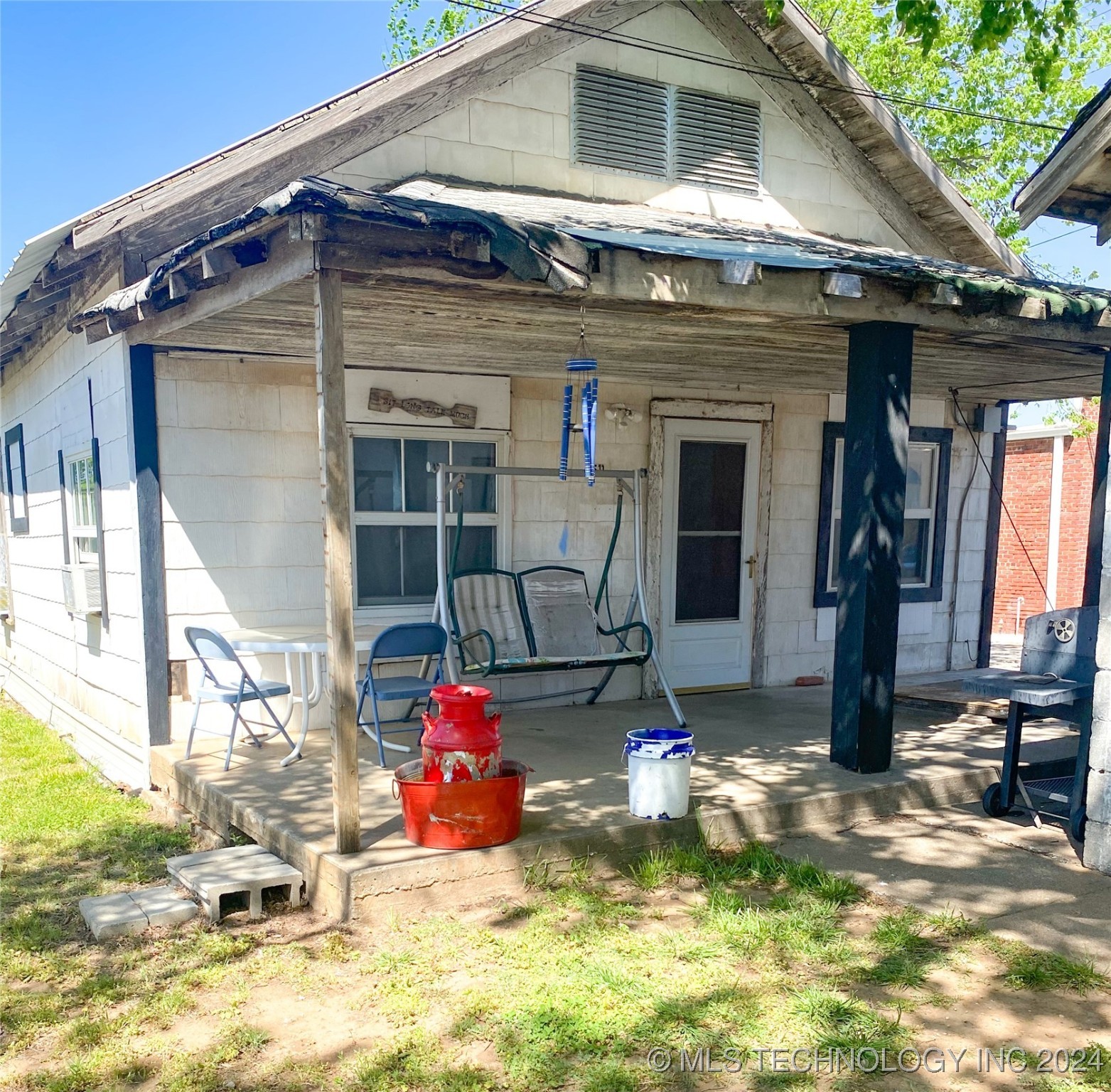 Photo 2 of 15 of 511 N Steele Avenue house