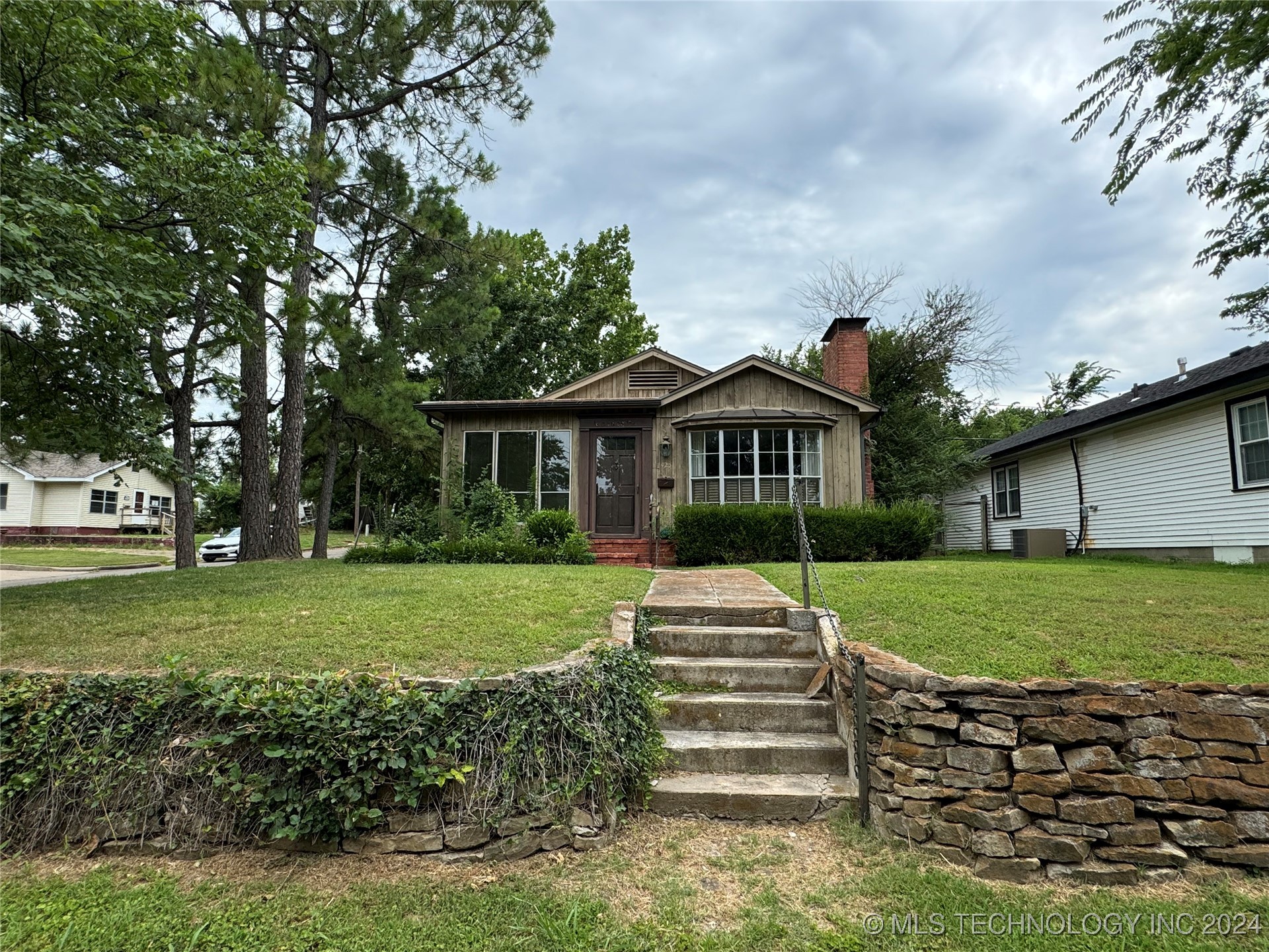 Photo 50 of 50 of 425 S Bristow Avenue house