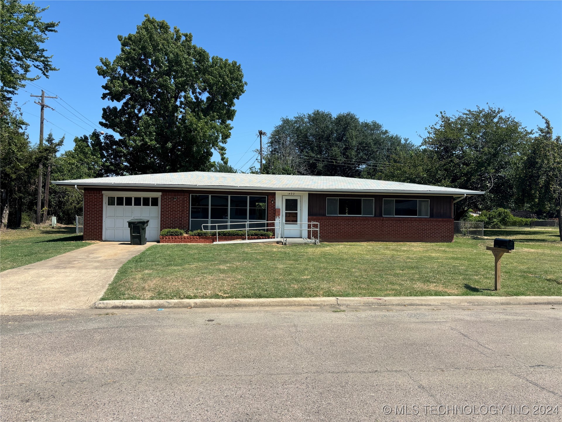 Photo 1 of 13 of 1422 Waco Street house