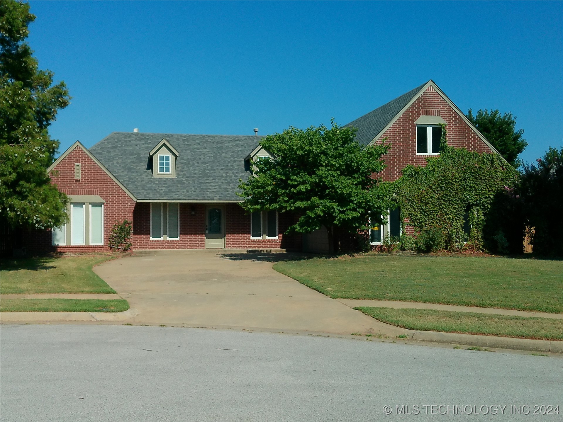 Photo 1 of 27 of 11519 S Nandina Avenue house