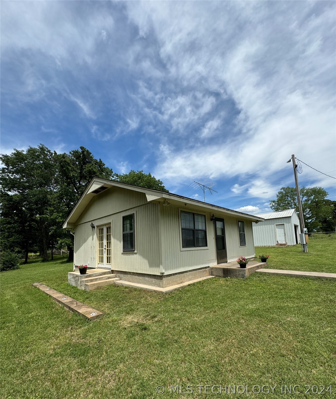 Photo 3 of 16 of 21000 Blackjack Trail house