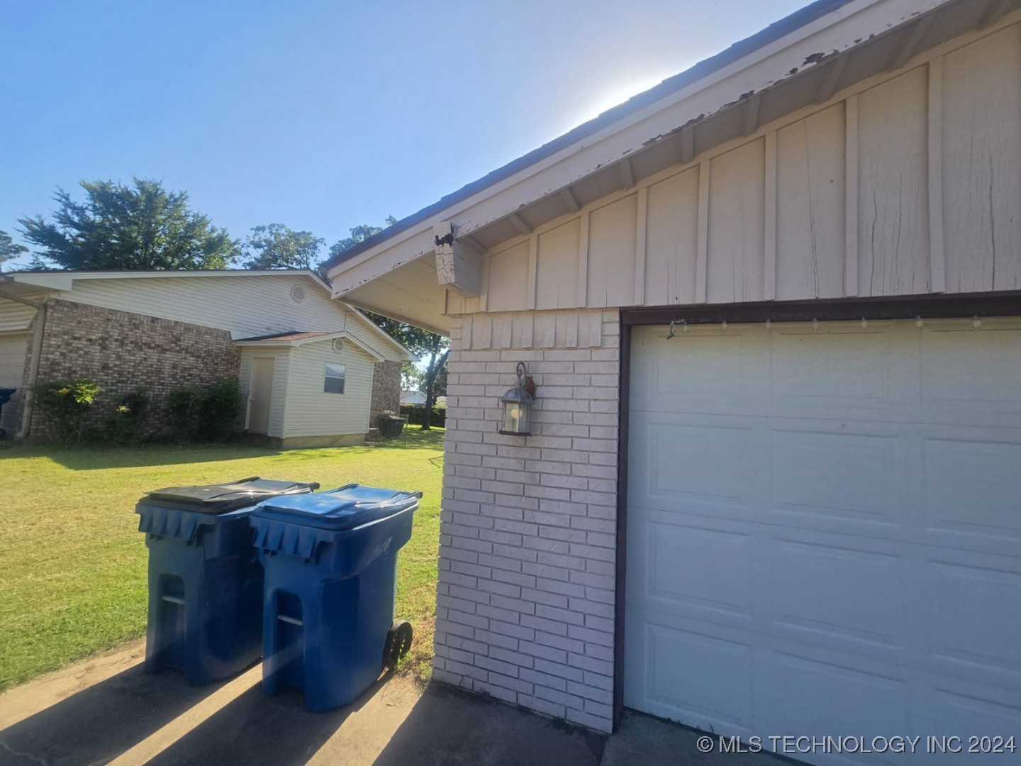 Photo 4 of 31 of 1807 Mockingbird Street house