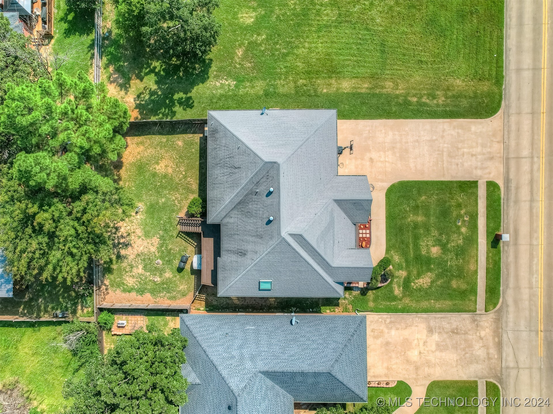 Photo 42 of 45 of 403 Oklahoma Avenue house