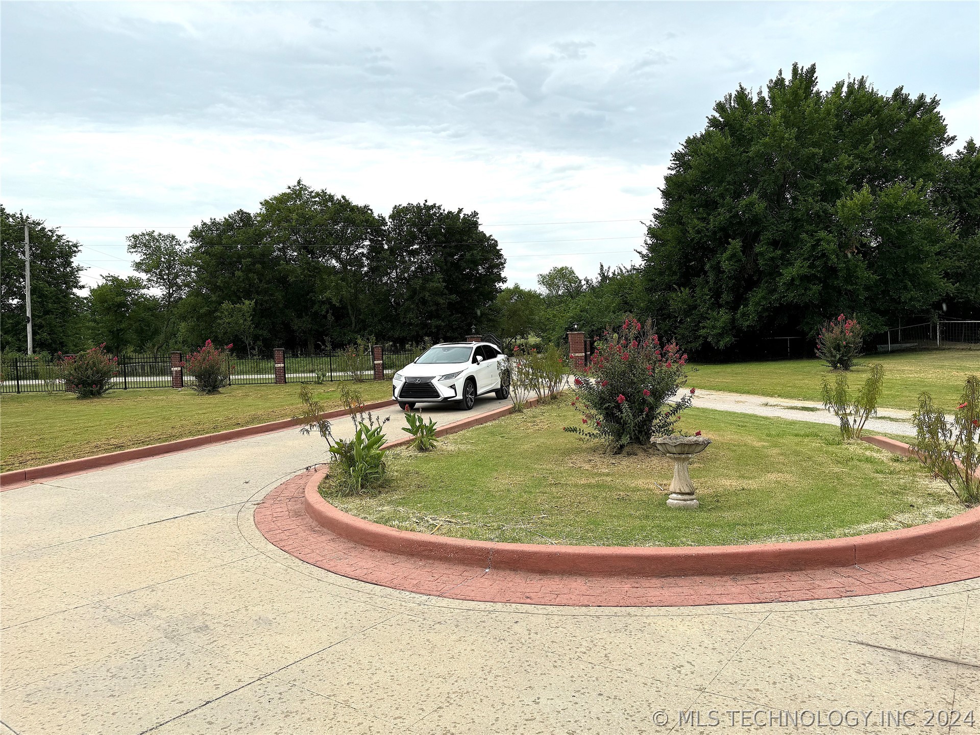 Photo 2 of 2 of 17822 S 44th West Avenue house