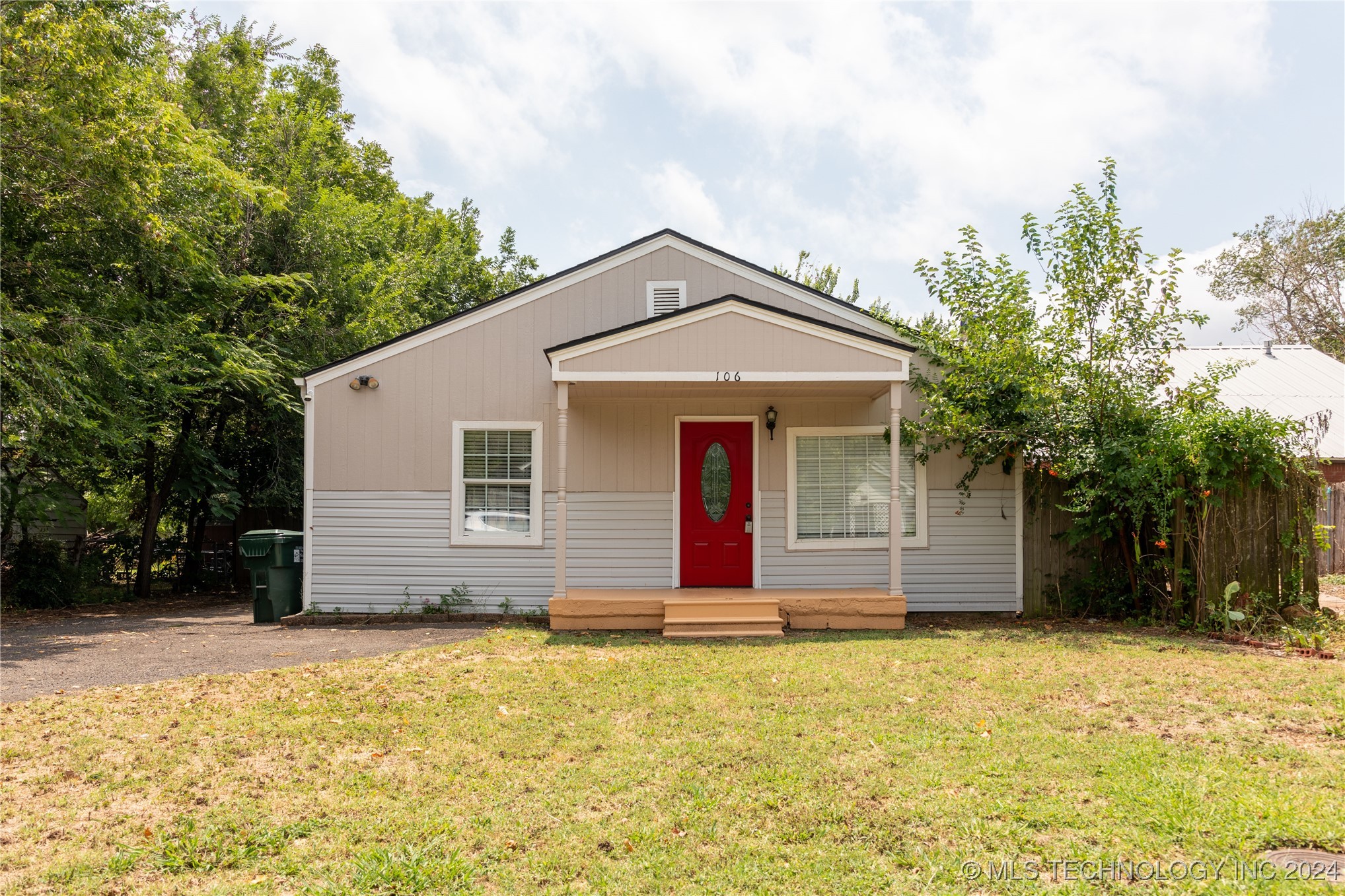 Photo 1 of 50 of 106 W Mosier Street house