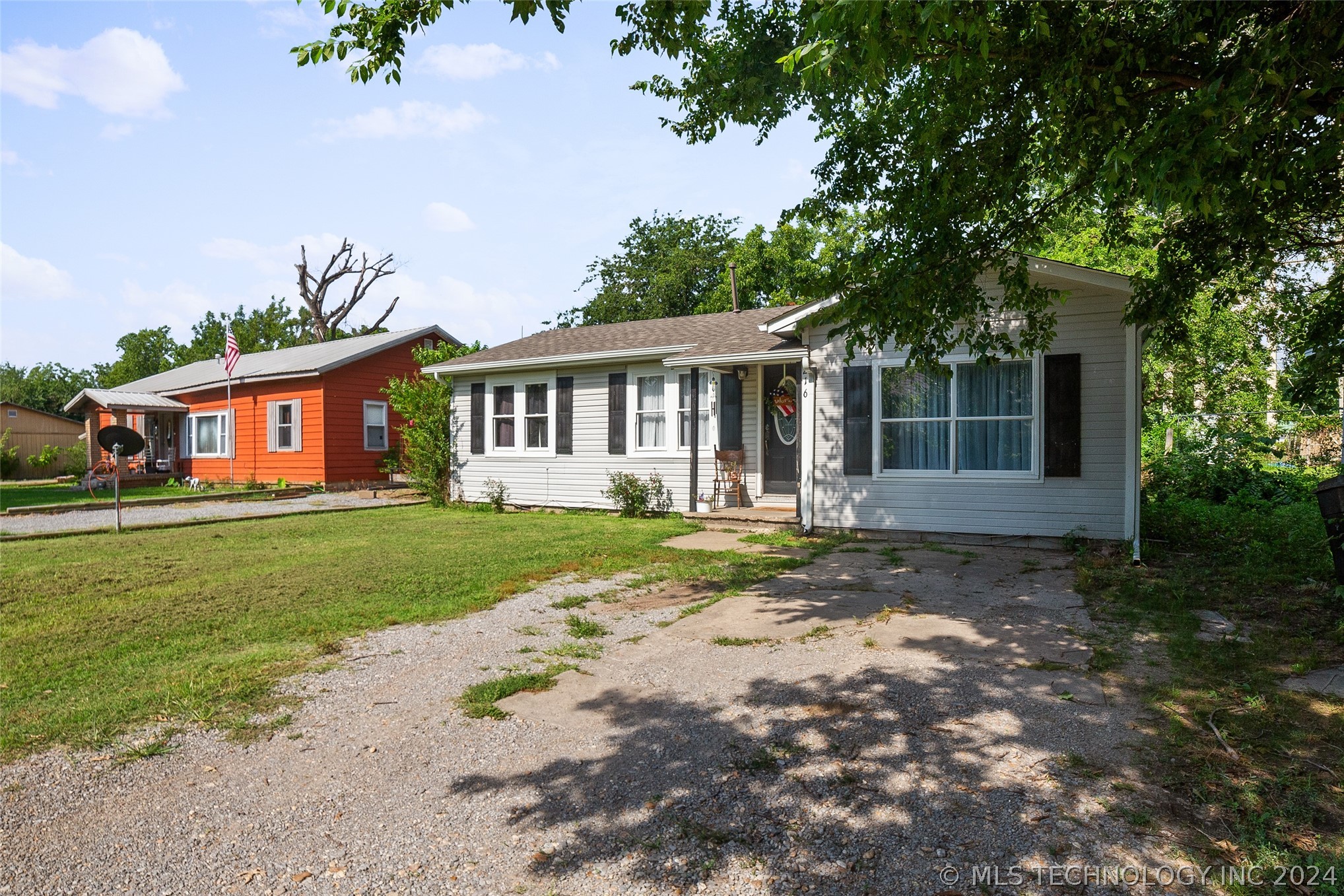 Photo 1 of 28 of 216 N Indianola Street house