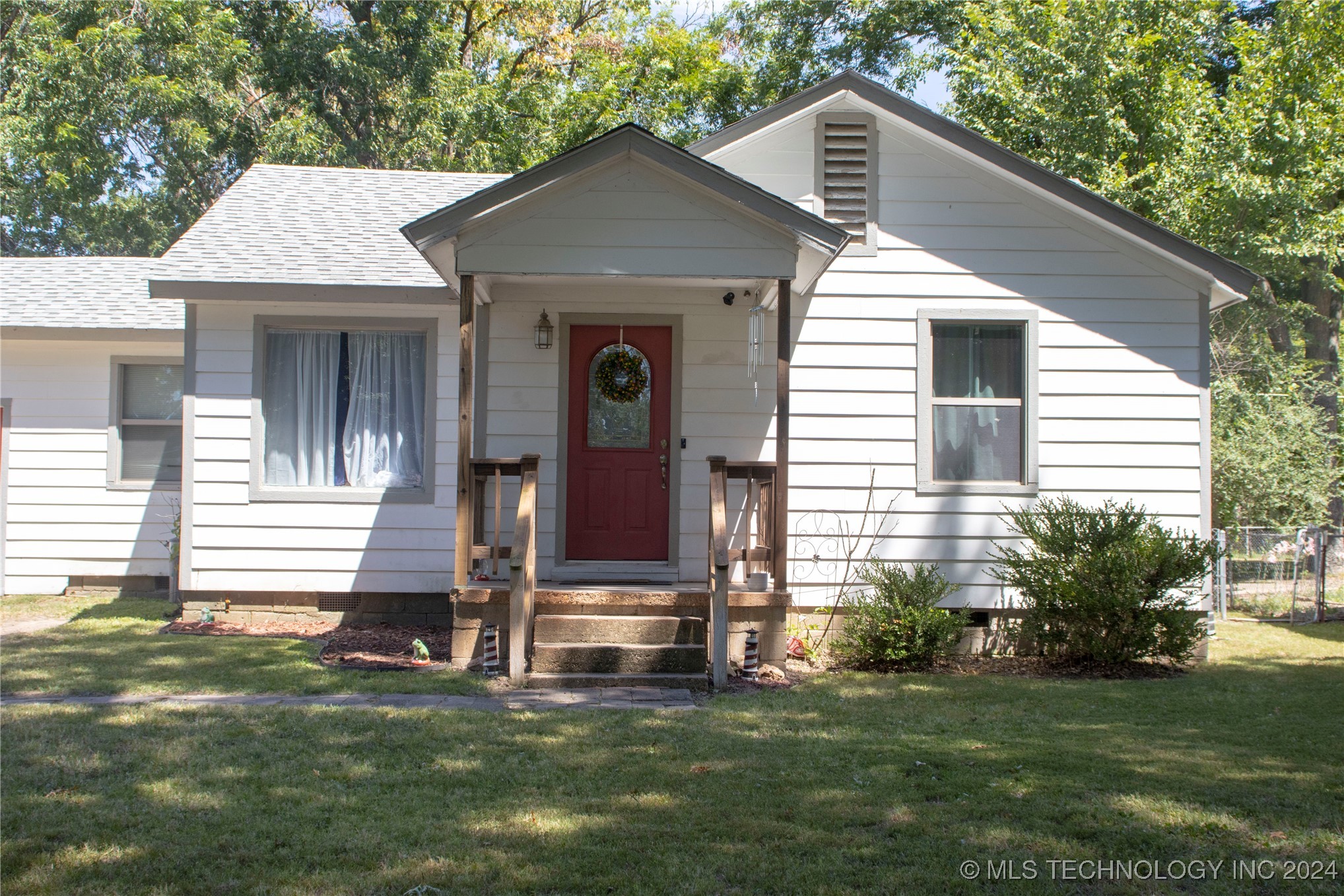 Photo 1 of 48 of 319 N Rowe Street house