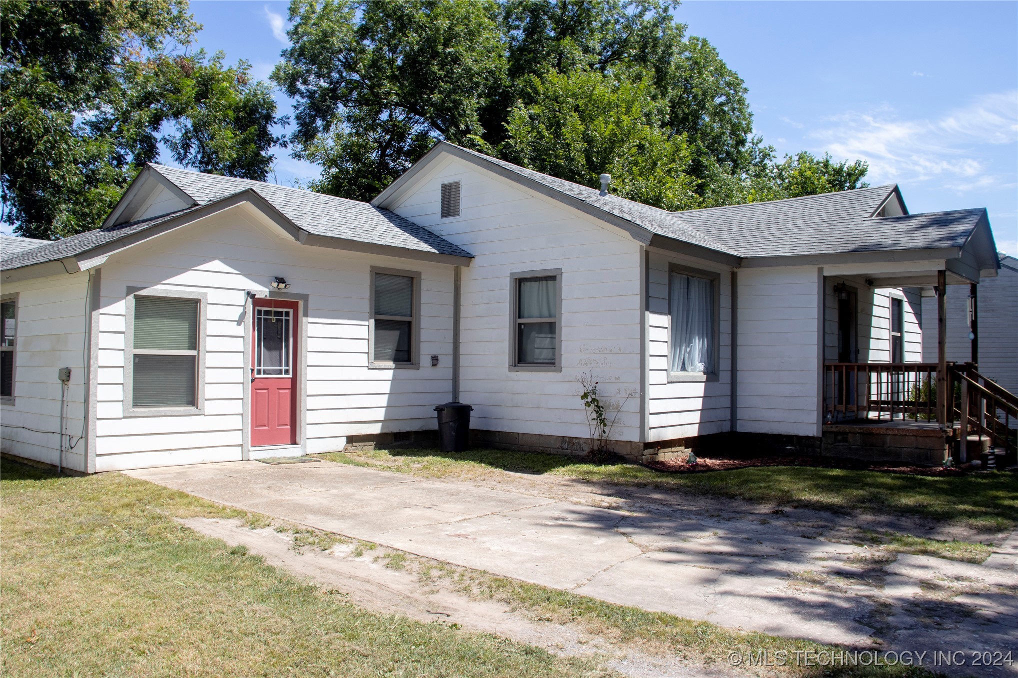 Photo 4 of 48 of 319 N Rowe Street house