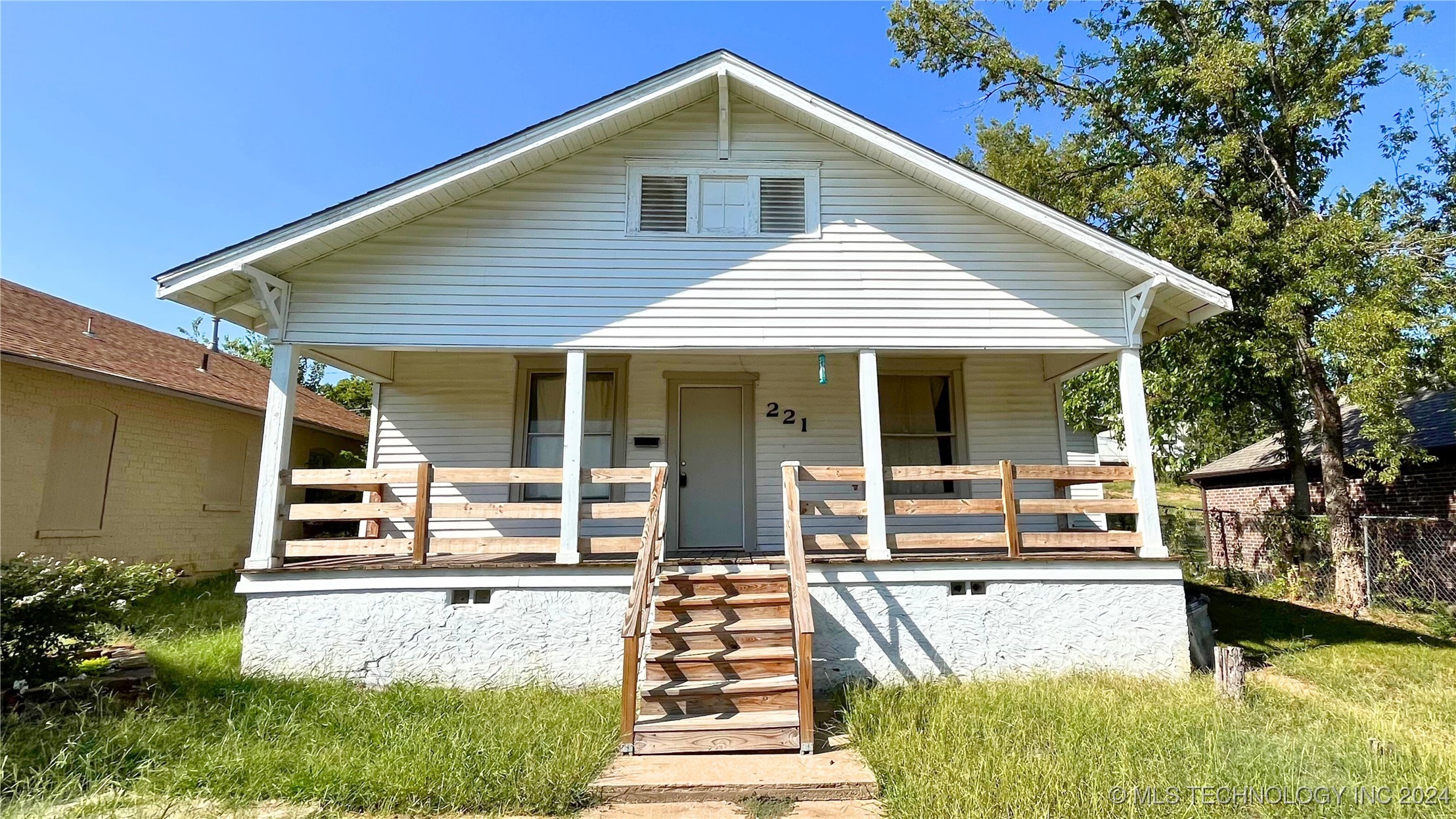 Photo 1 of 13 of 221 W Lincoln Avenue house