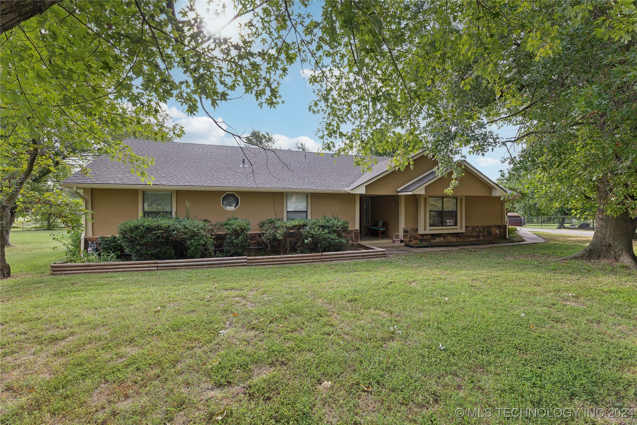 Photo 1 of 33 of 8423 Meadowside Lane house