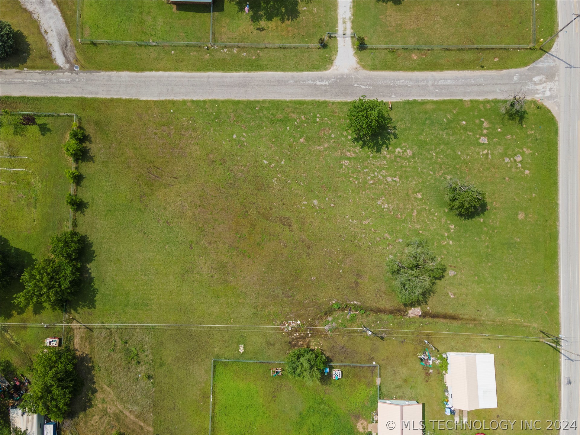 Photo 13 of 28 of E Oklahoma Street land