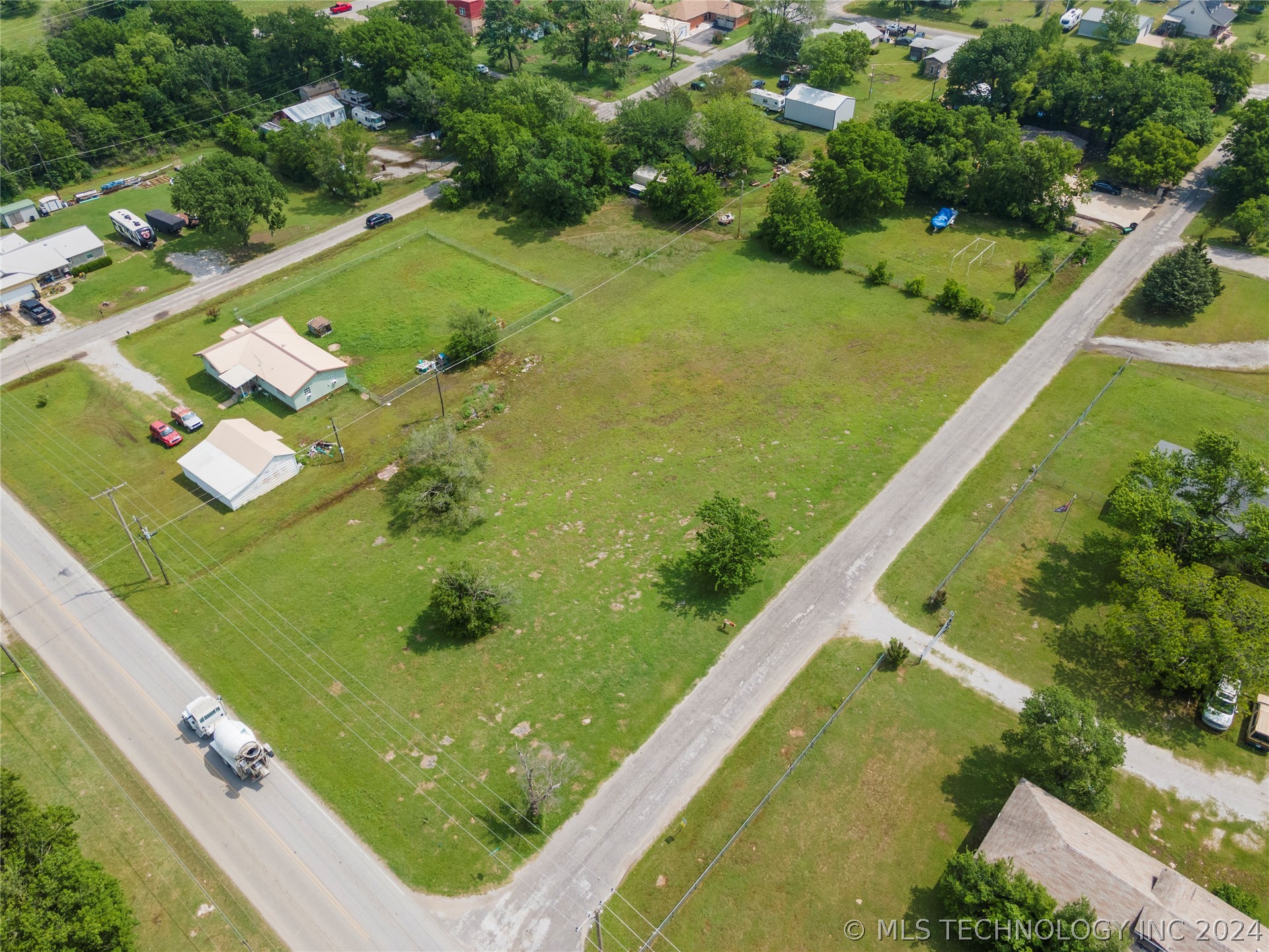 Photo 18 of 28 of E Oklahoma Street land