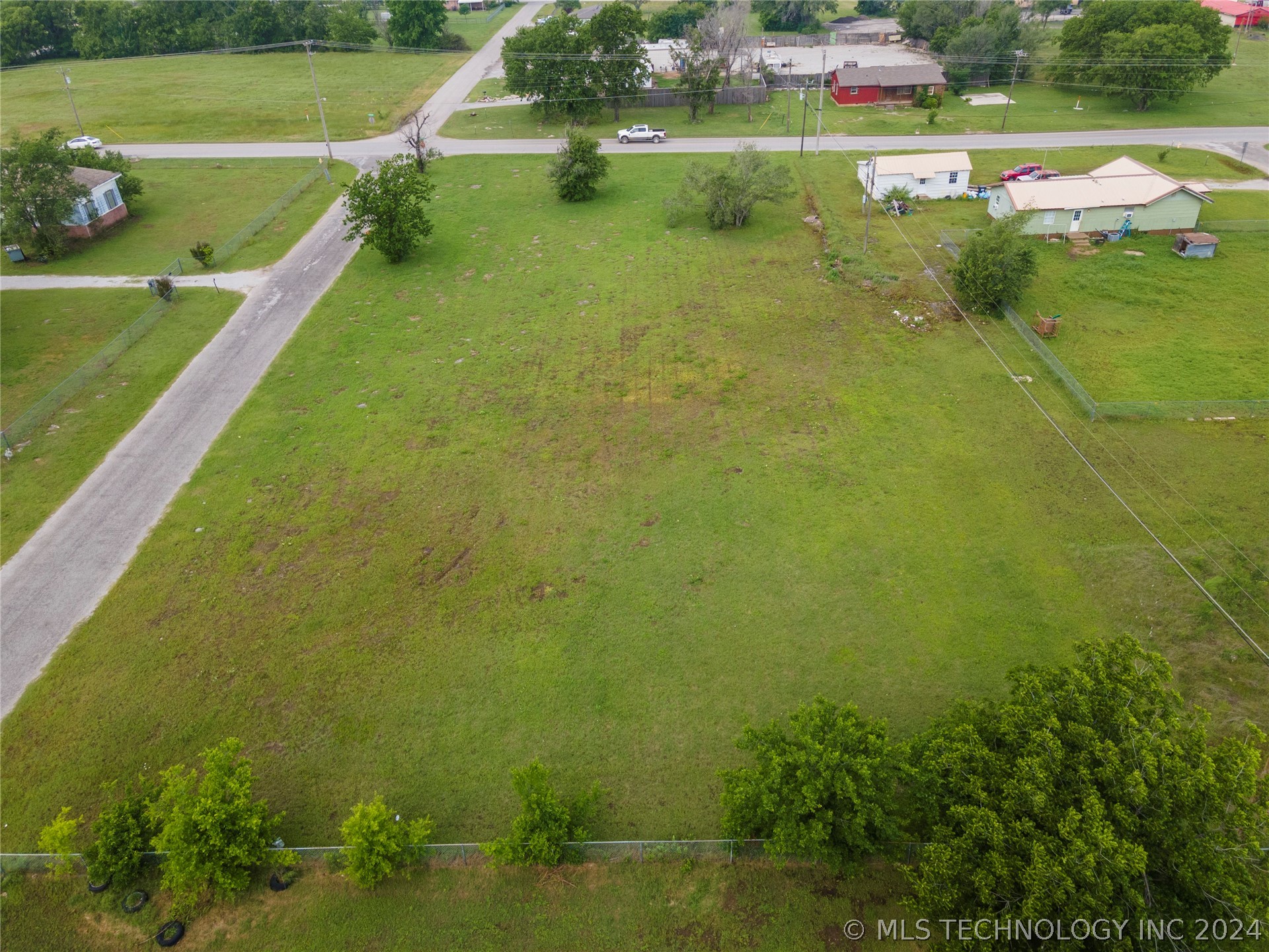 Photo 27 of 28 of E Oklahoma Street land