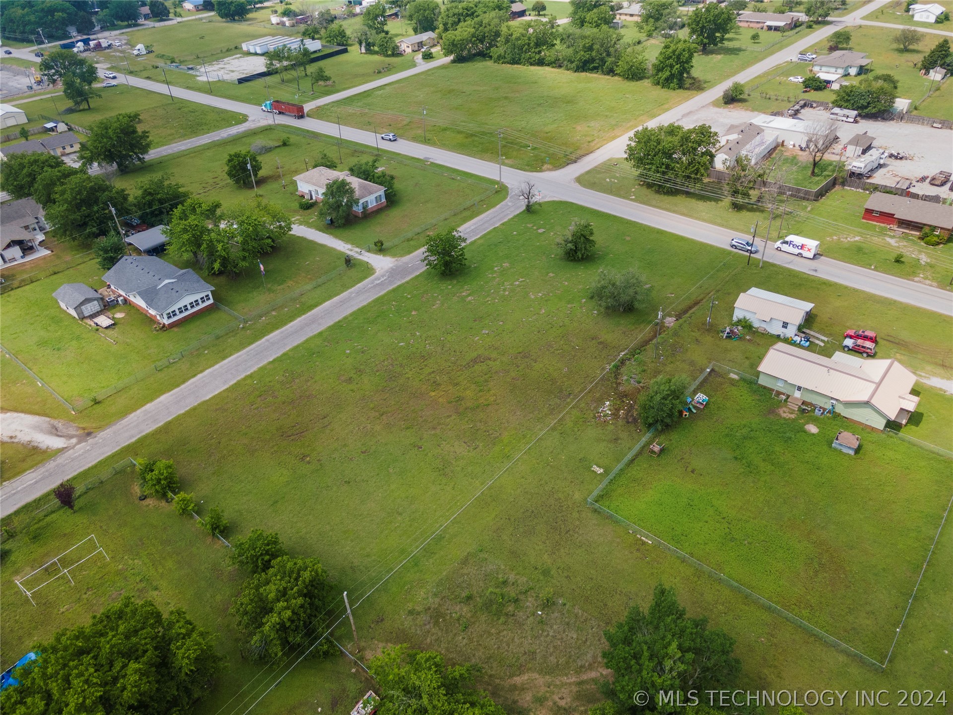 Photo 6 of 28 of E Oklahoma Street land