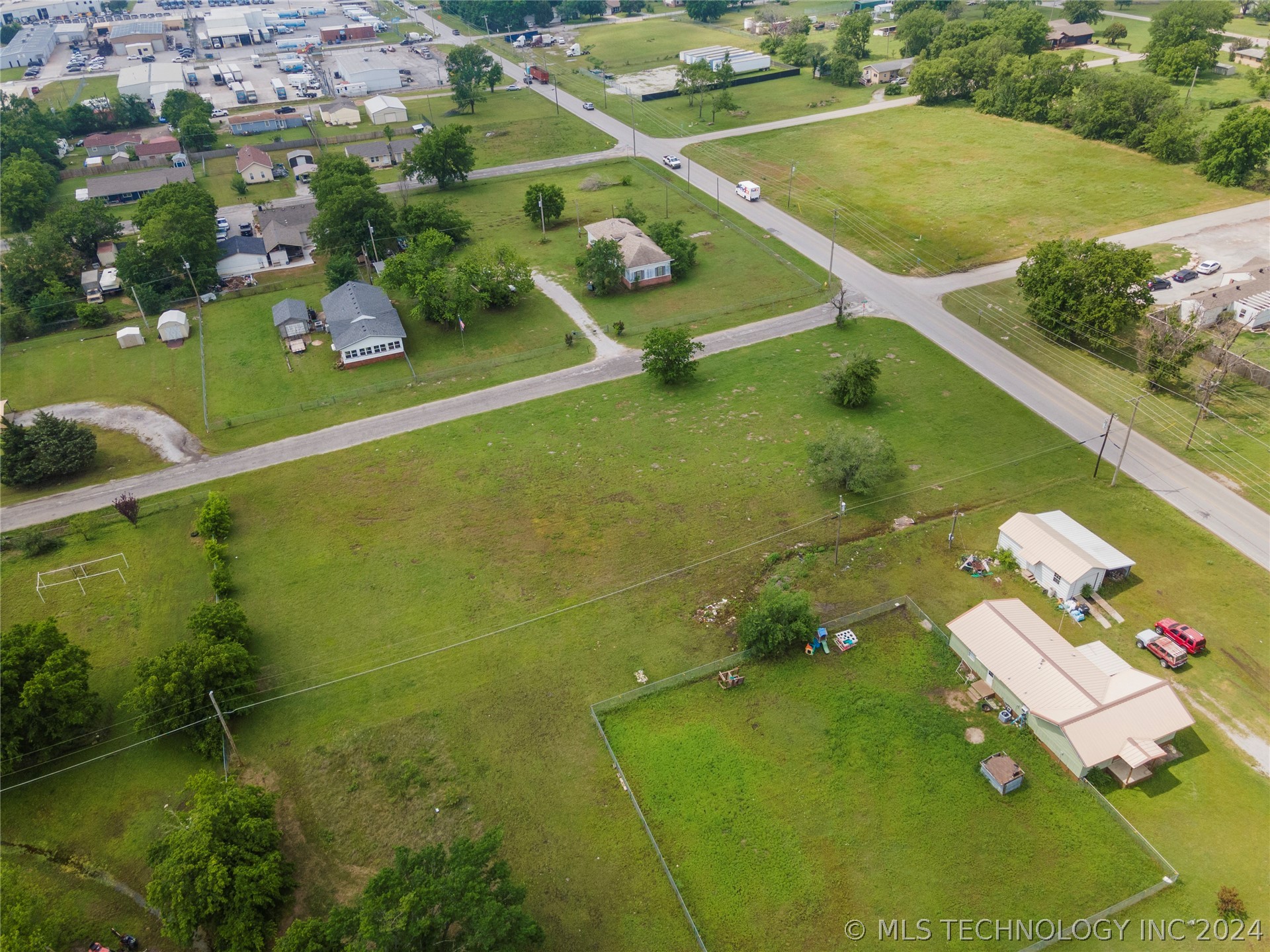 Photo 7 of 28 of E Oklahoma Street land