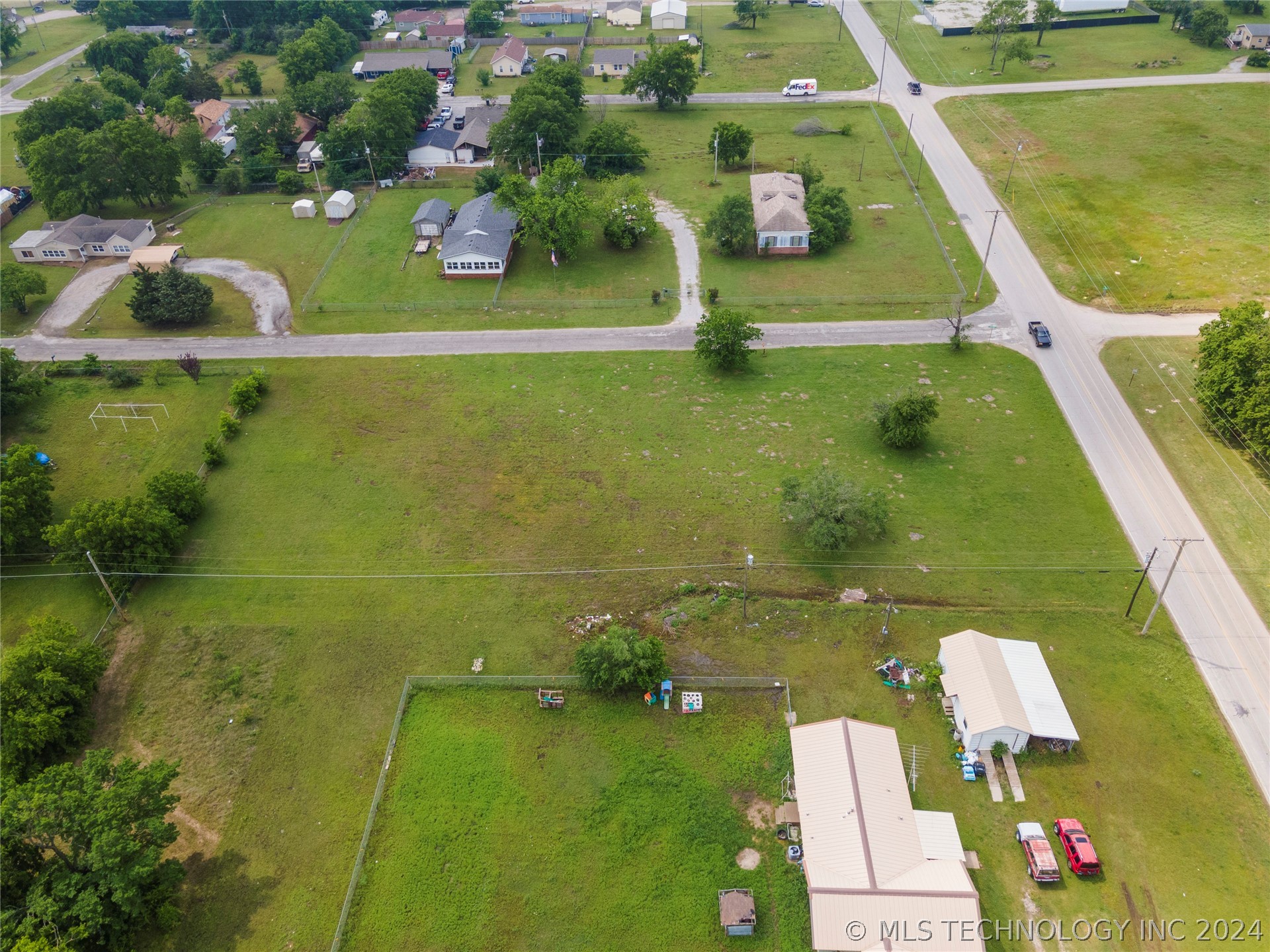 Photo 8 of 28 of E Oklahoma Street land