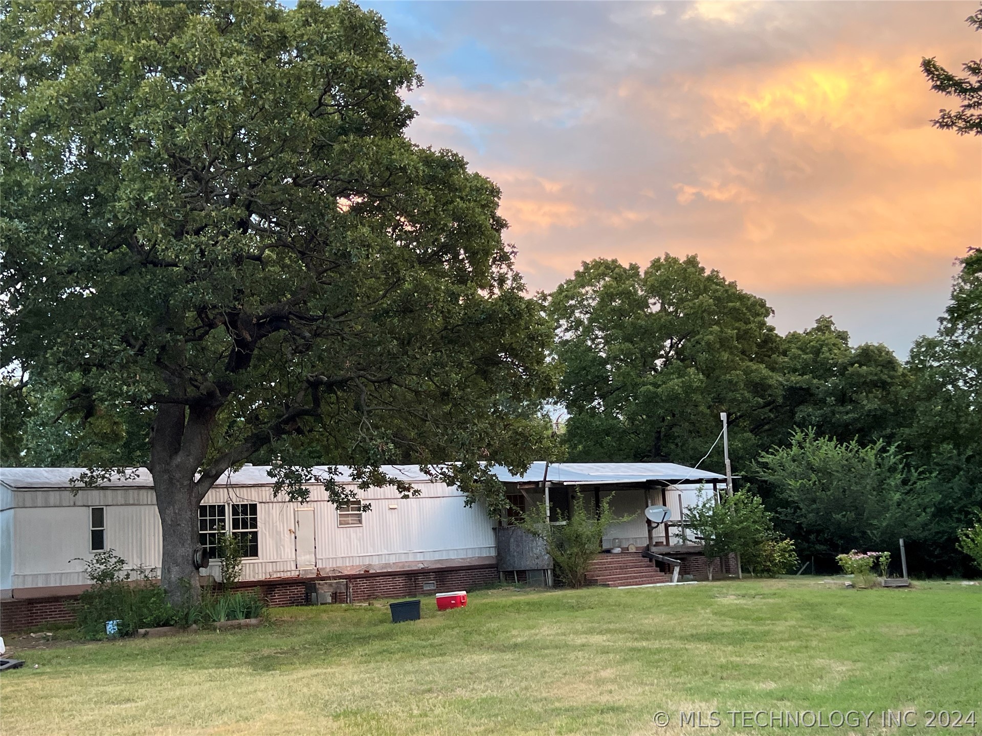 Photo 2 of 17 of 6935 W 67th Street mobile home