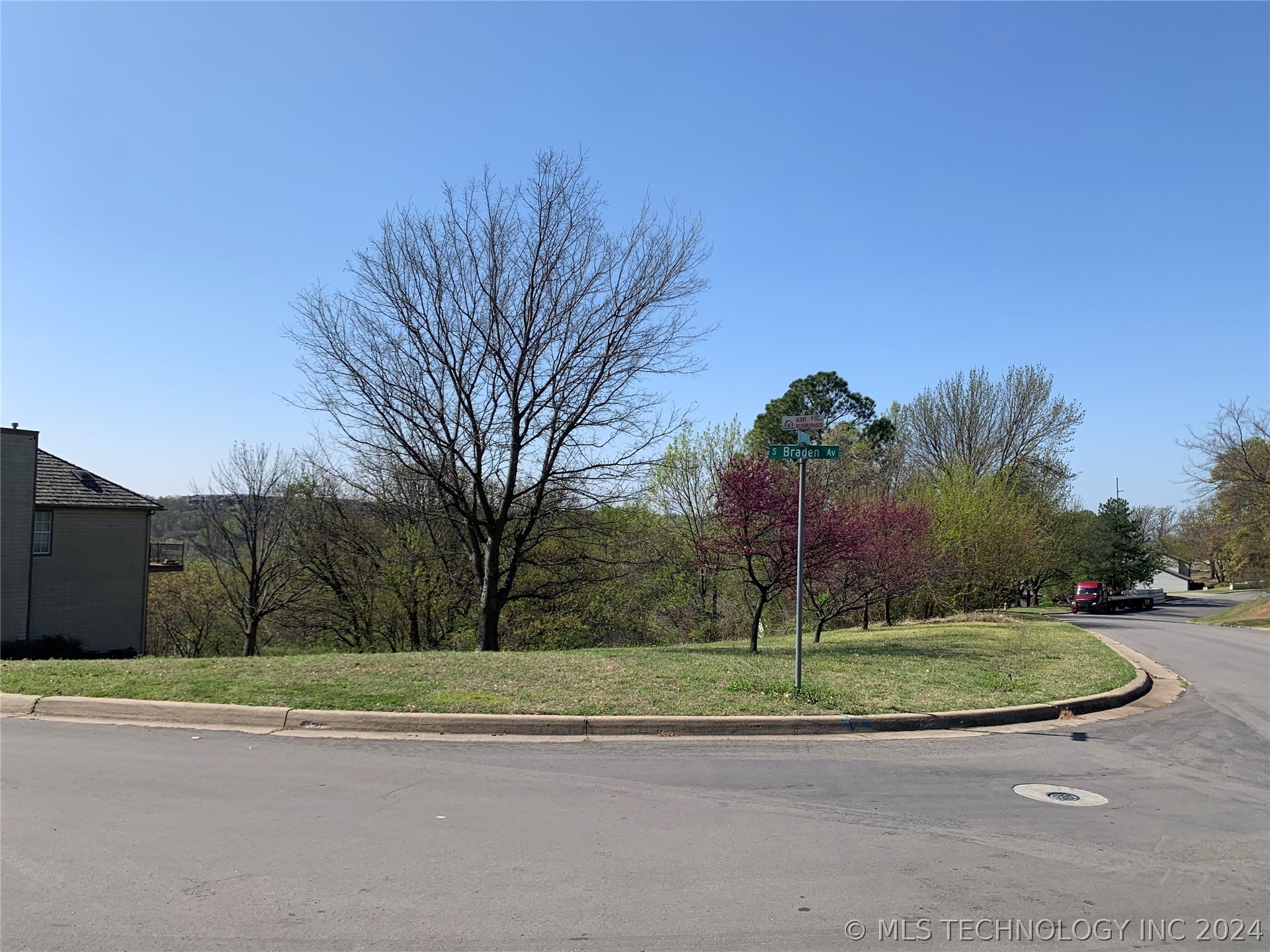 Photo 3 of 5 of S Braden Avenue land