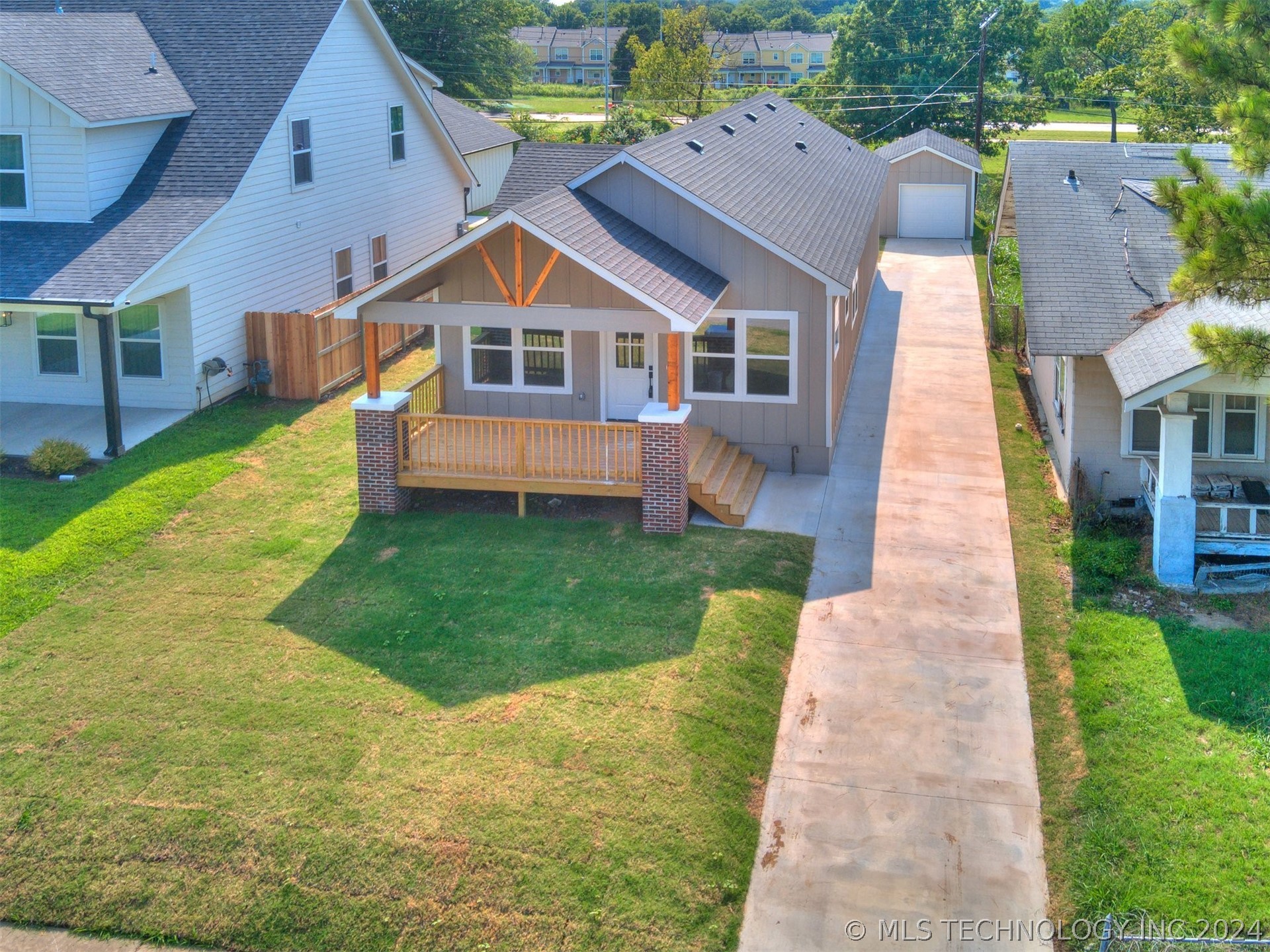 Photo 2 of 45 of 1222 N Denver Avenue house