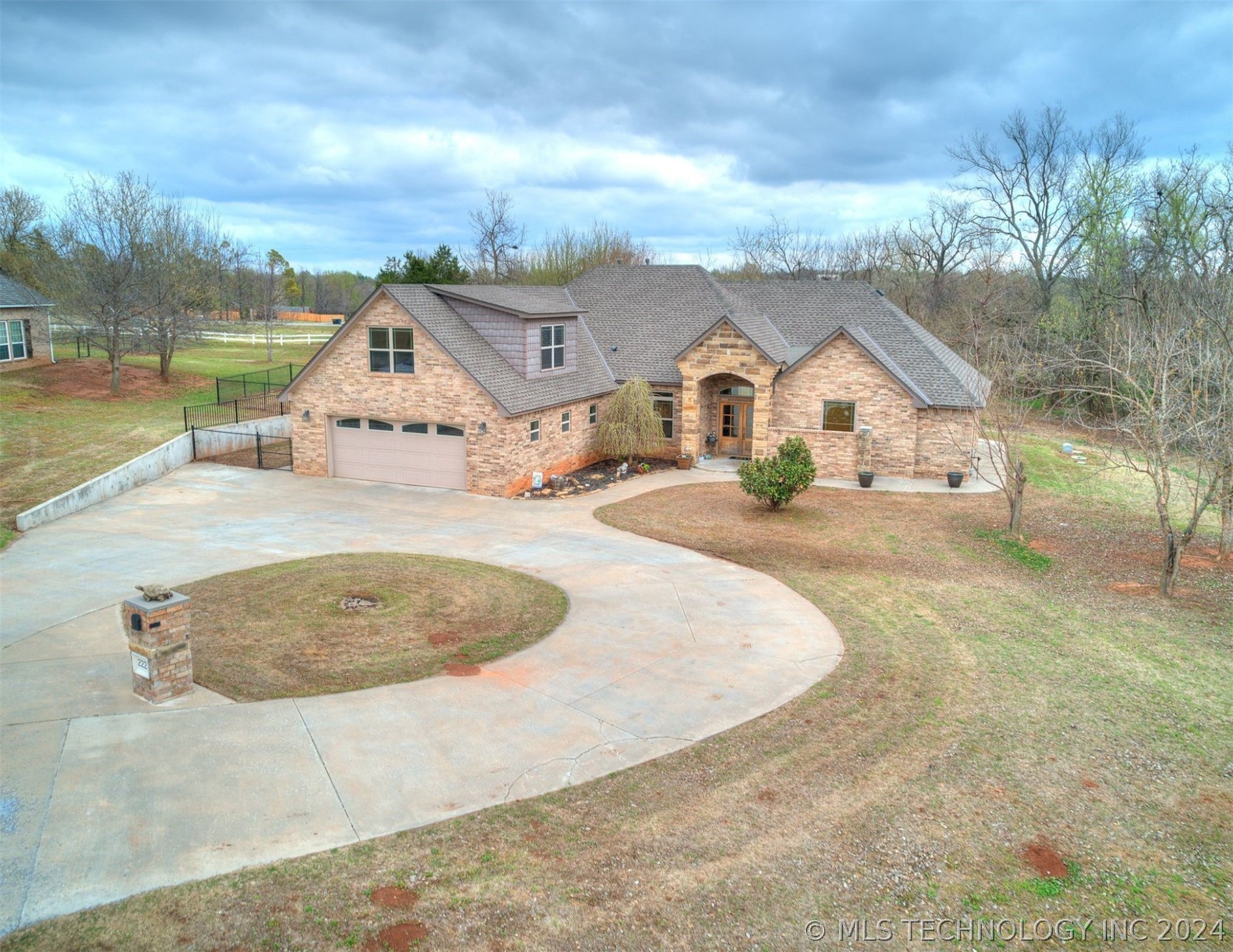 Photo 4 of 45 of 2221 County Road 1197 house