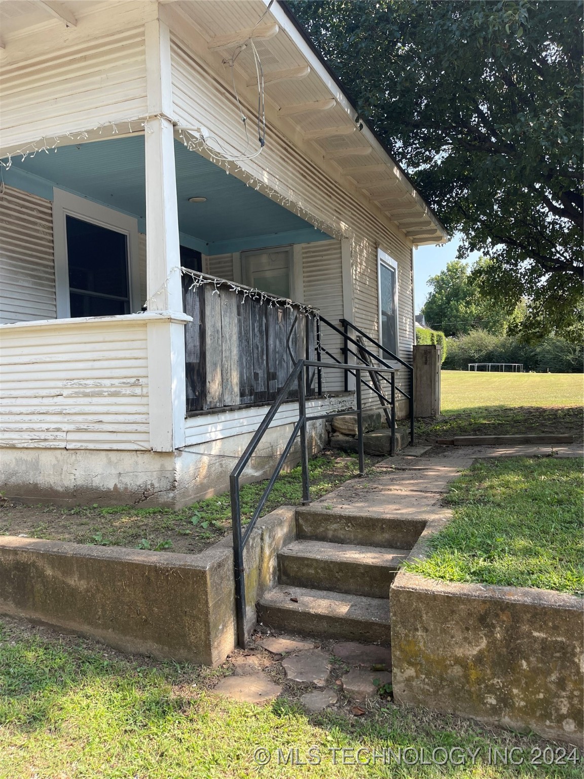 Photo 2 of 21 of 360 N B Street house